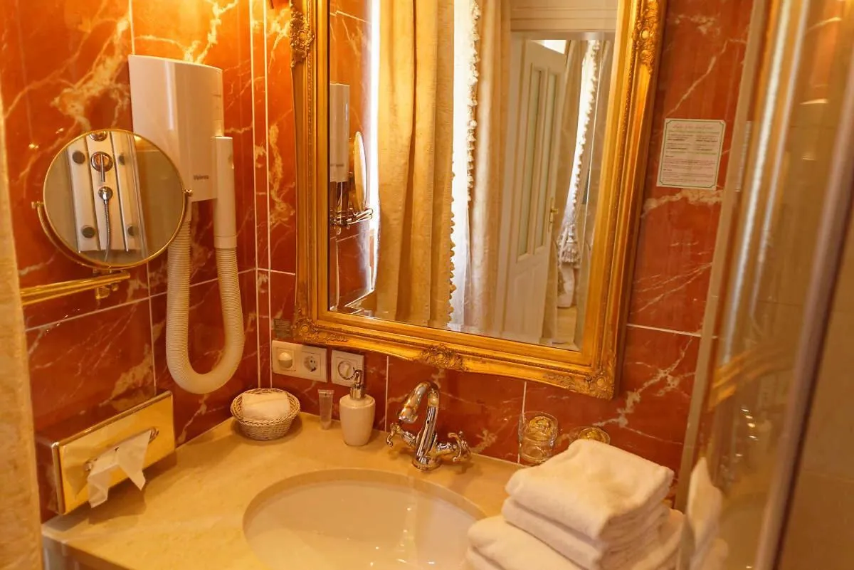 Bathroom in Burghaus & Villa Kronenburg