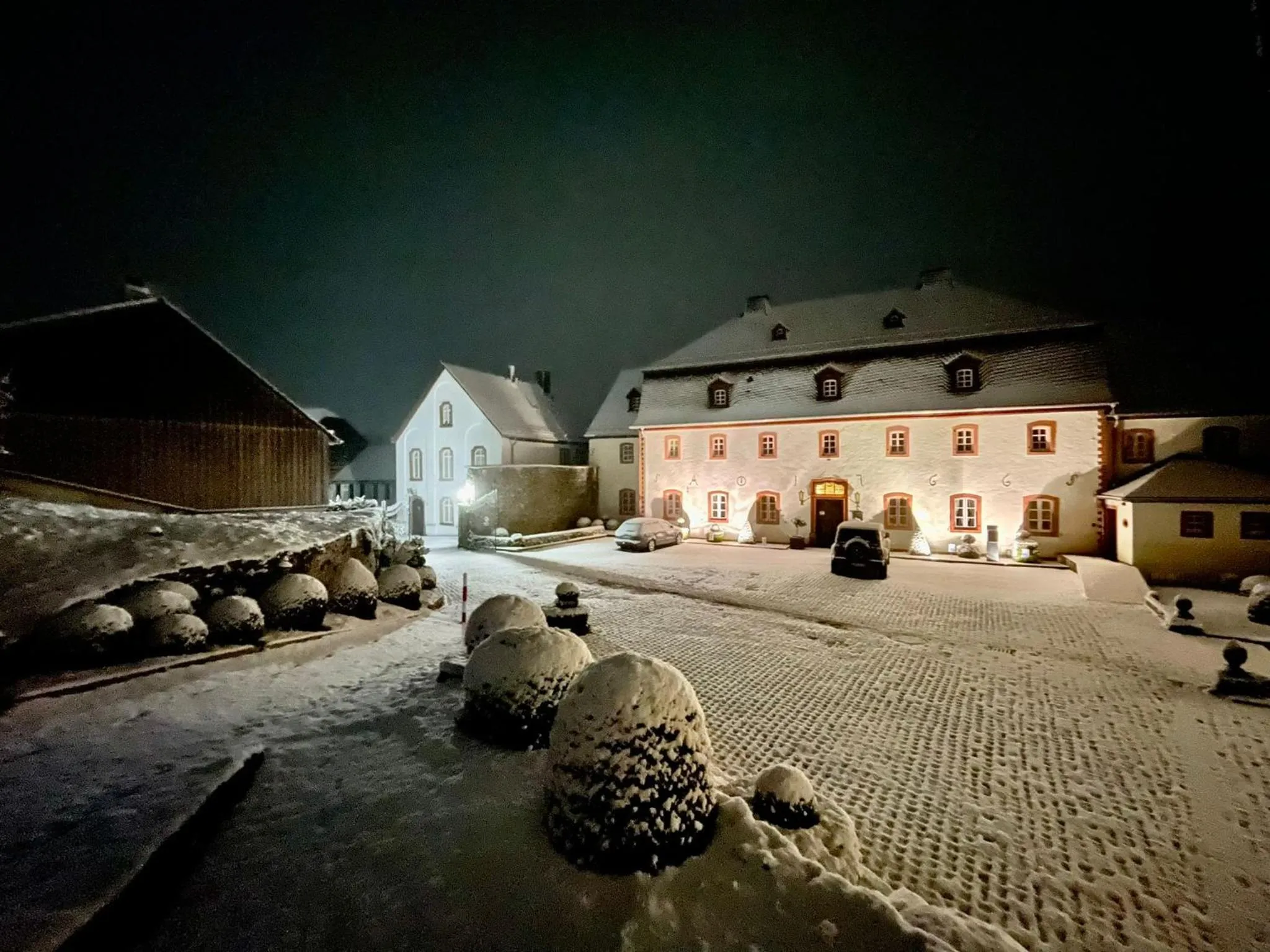 Property building in Burghaus & Villa Kronenburg