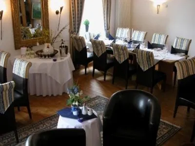 Restaurant/places to eat in Burghaus & Villa Kronenburg