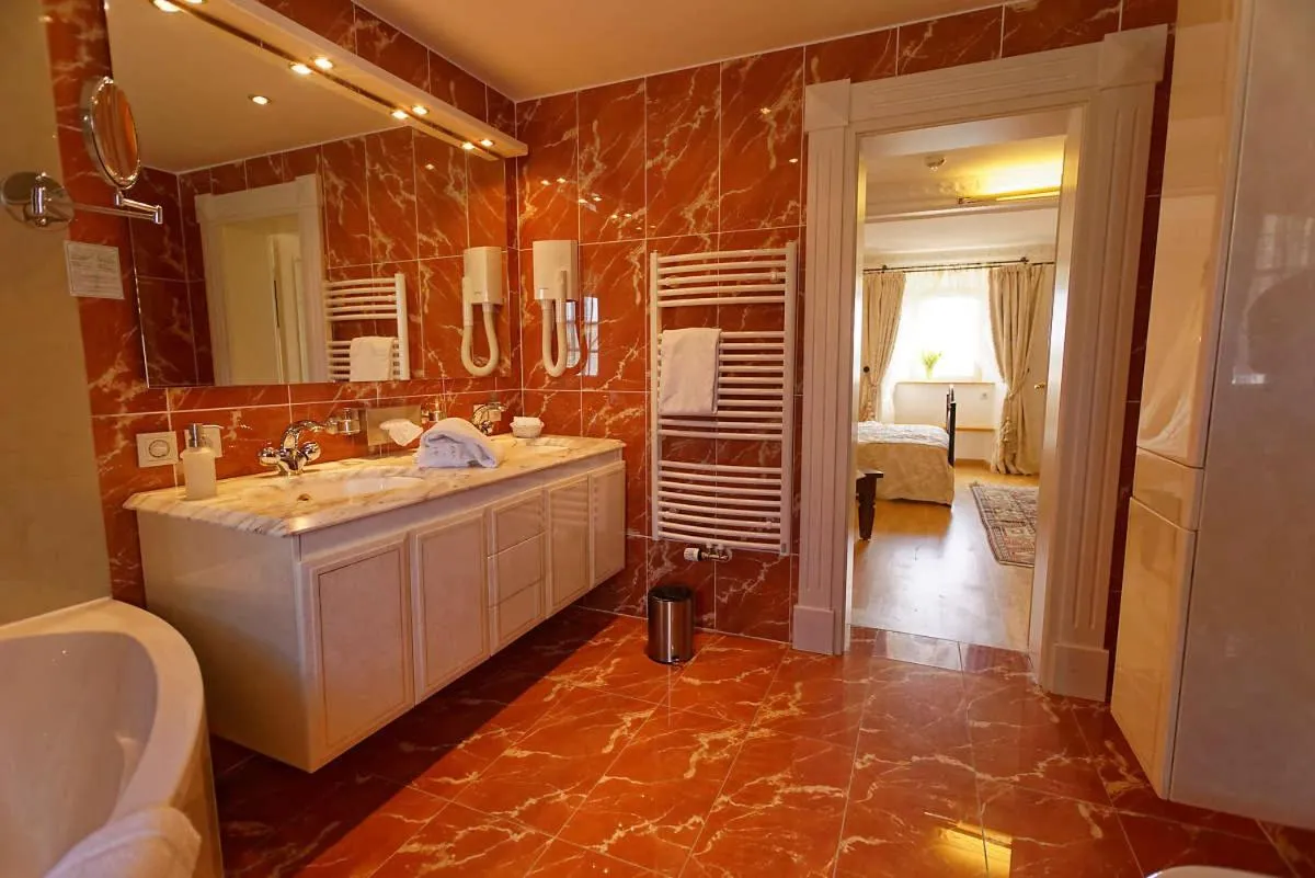 Bathroom in Burghaus & Villa Kronenburg