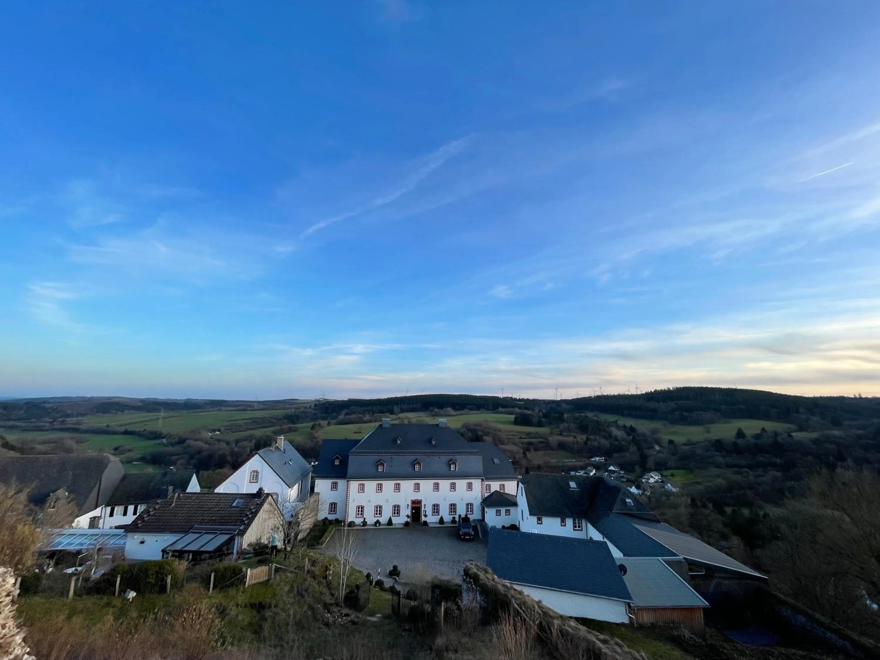 Property building in Burghaus & Villa Kronenburg