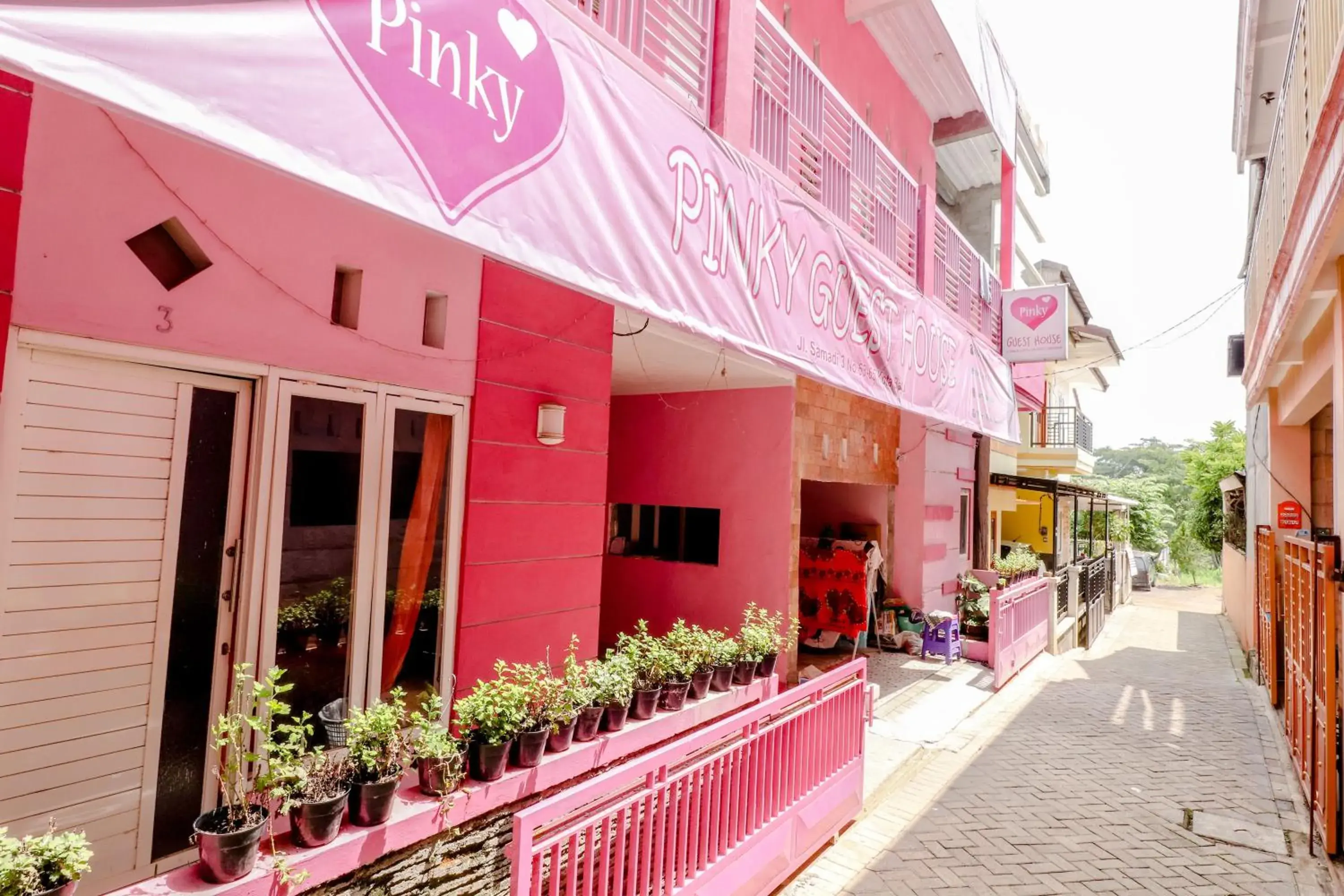 Pinky Guest House Syariah Kota Batu Pinky Guest House Syariah Kota Batu