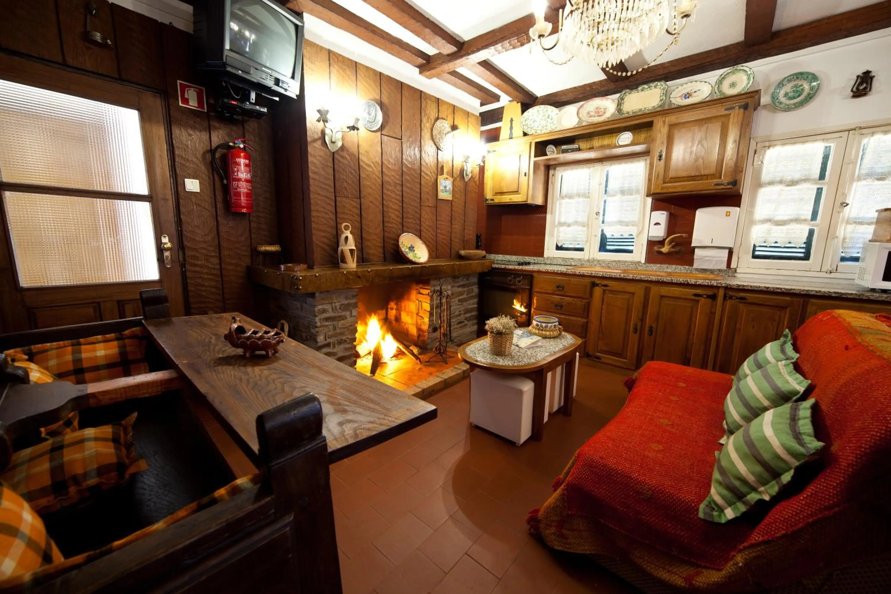 Communal kitchen in A. Montesinho Turismo