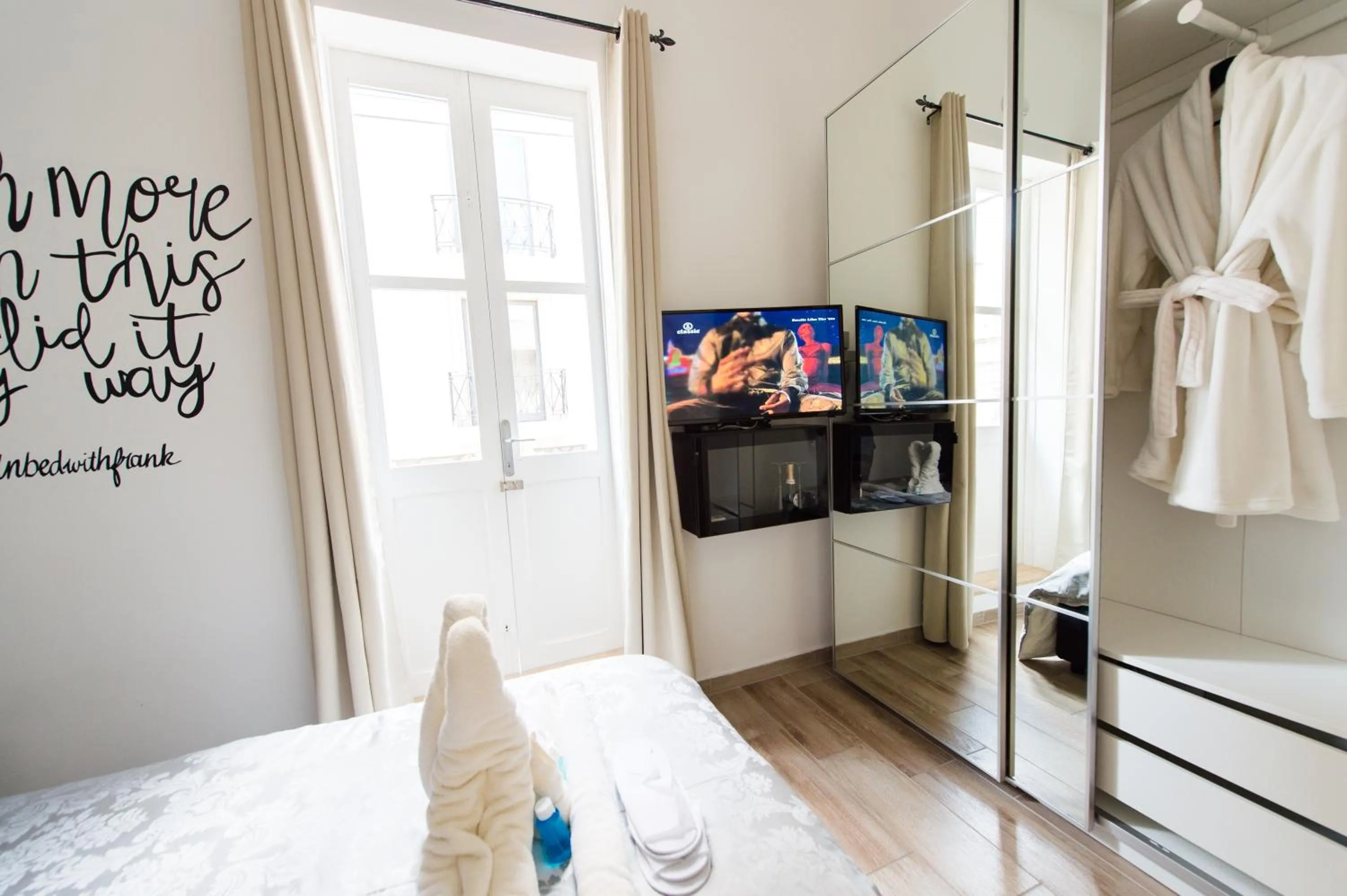 TV and multimedia, Bed in Backstage Boutique Music Themed Townhouse