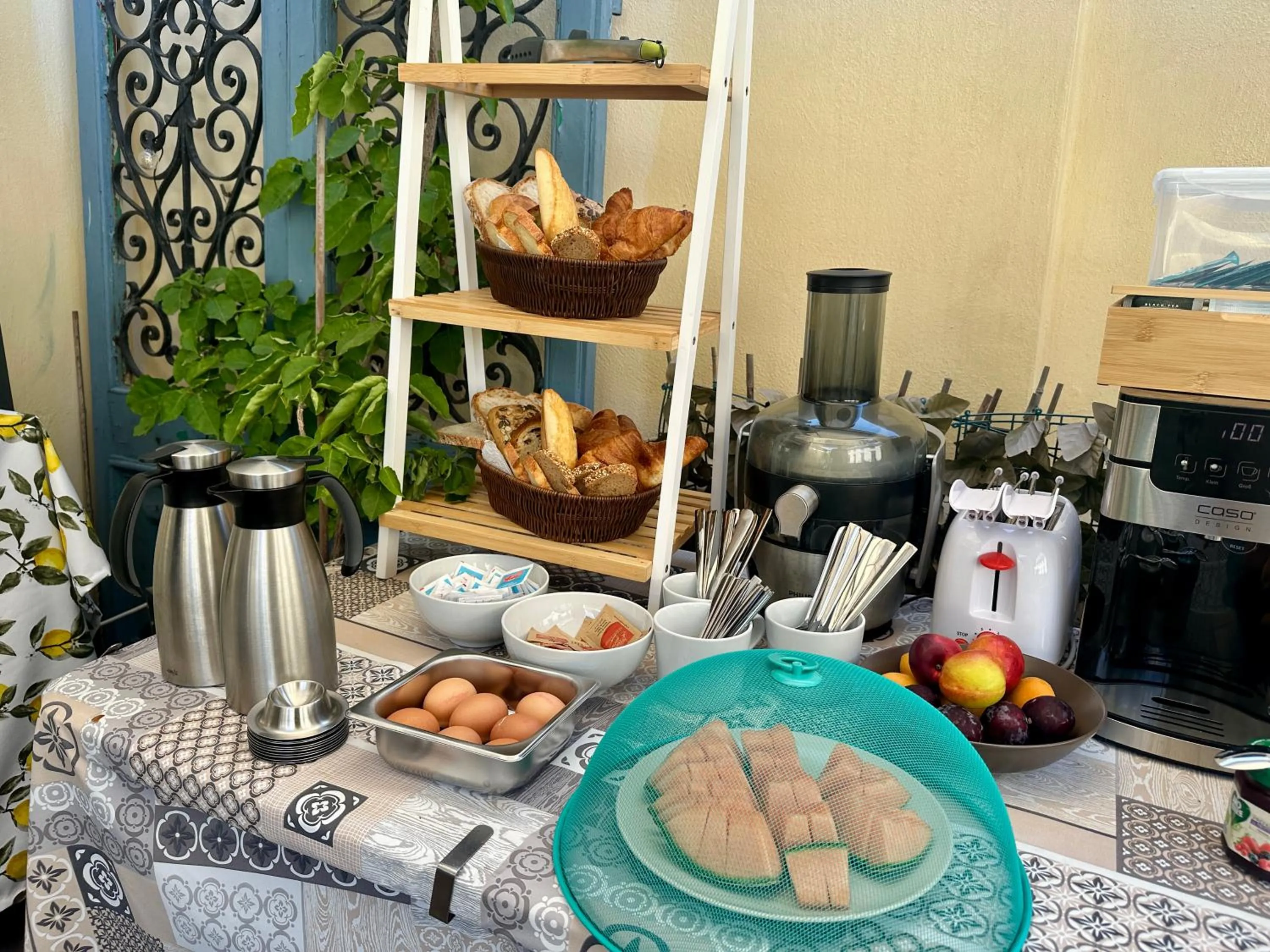 Coffee/tea facilities in Backstage Boutique Music Themed Townhouse