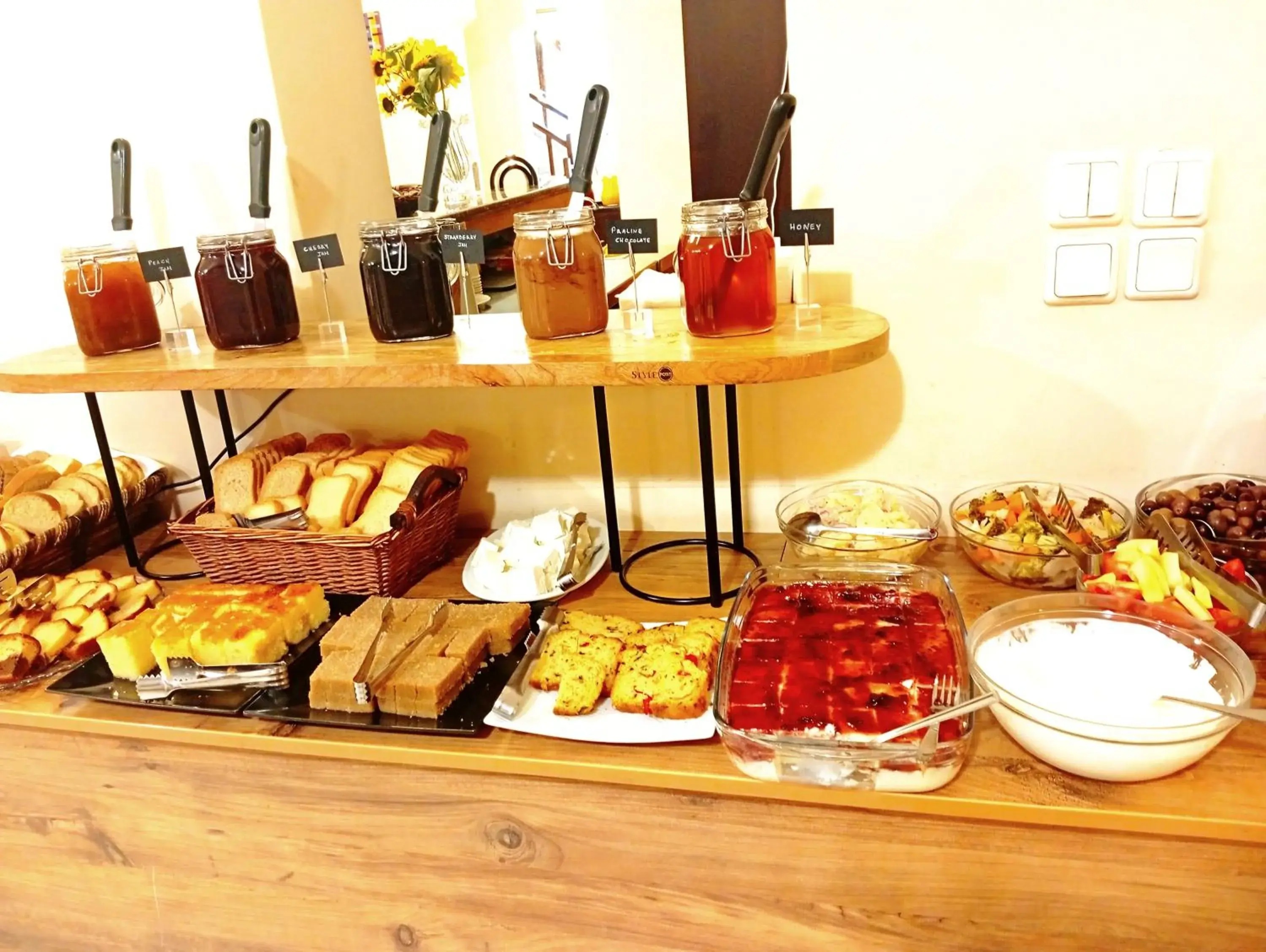 Breakfast in Alexiou Hotel Breakfast in Alexiou Hotel