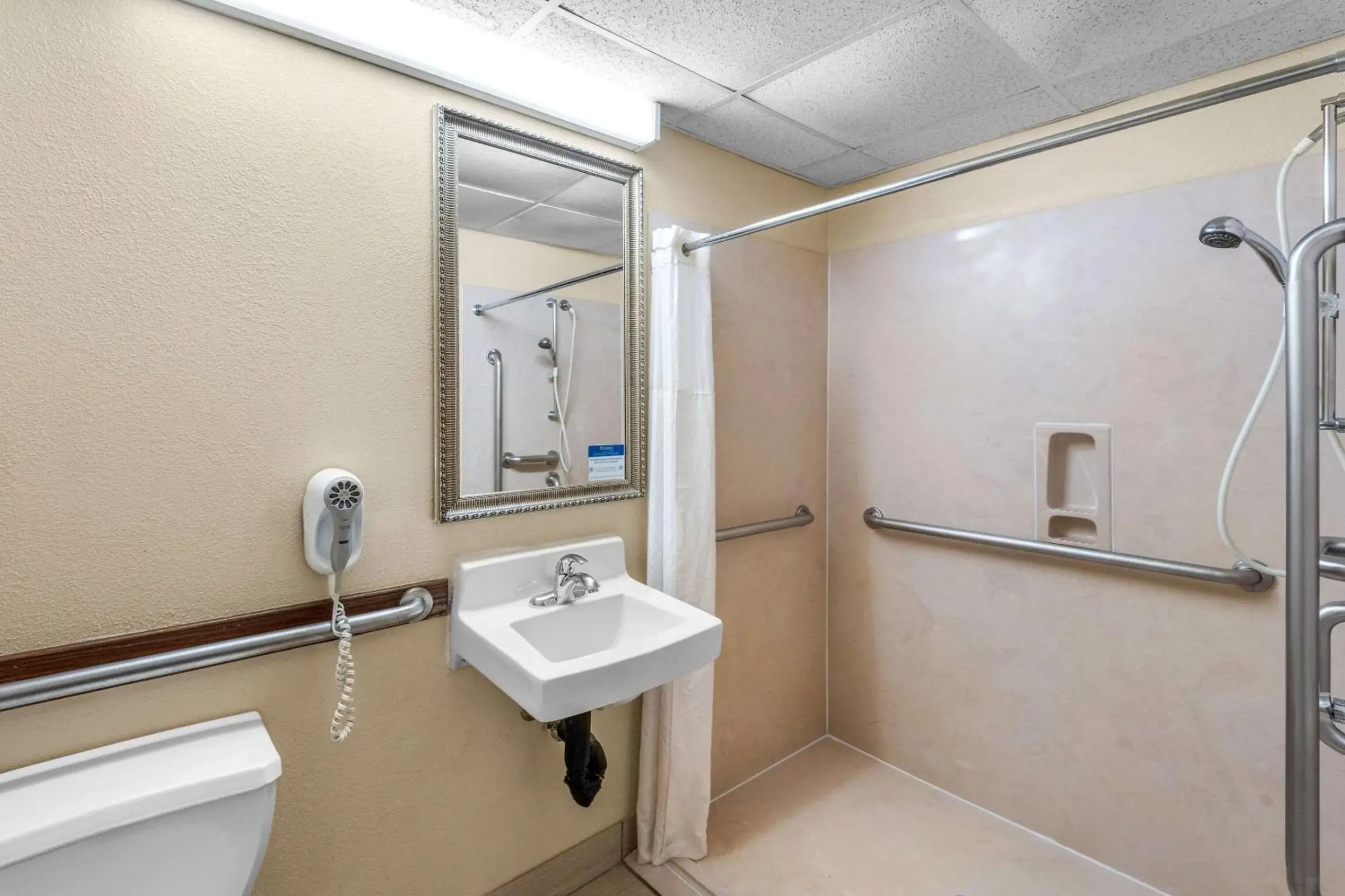 Bedroom in Clarion Inn & Suites Indianapolis Northwest Bedroom in Clarion Inn & Suites Indianapolis Northwest