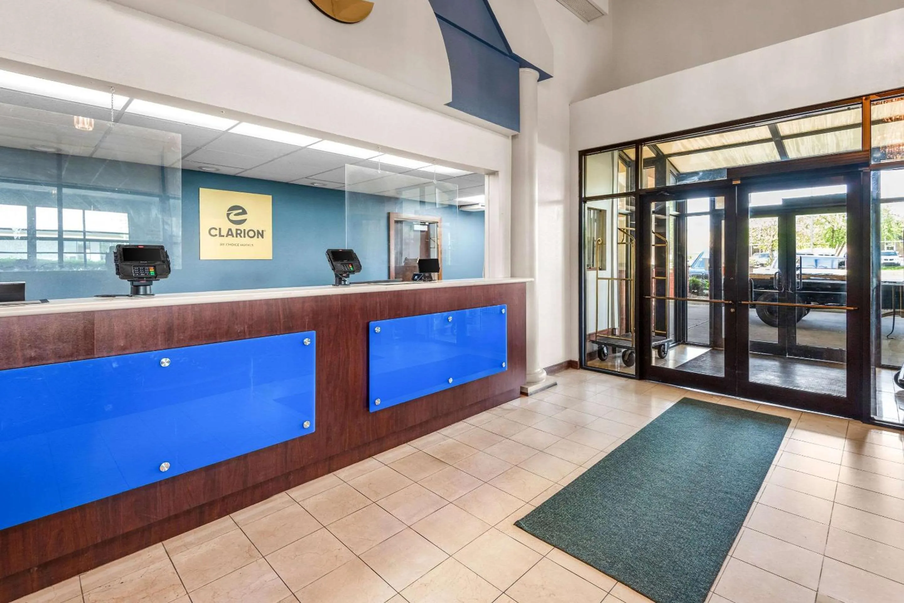 Lobby or reception in Clarion Inn & Suites Indianapolis Northwest