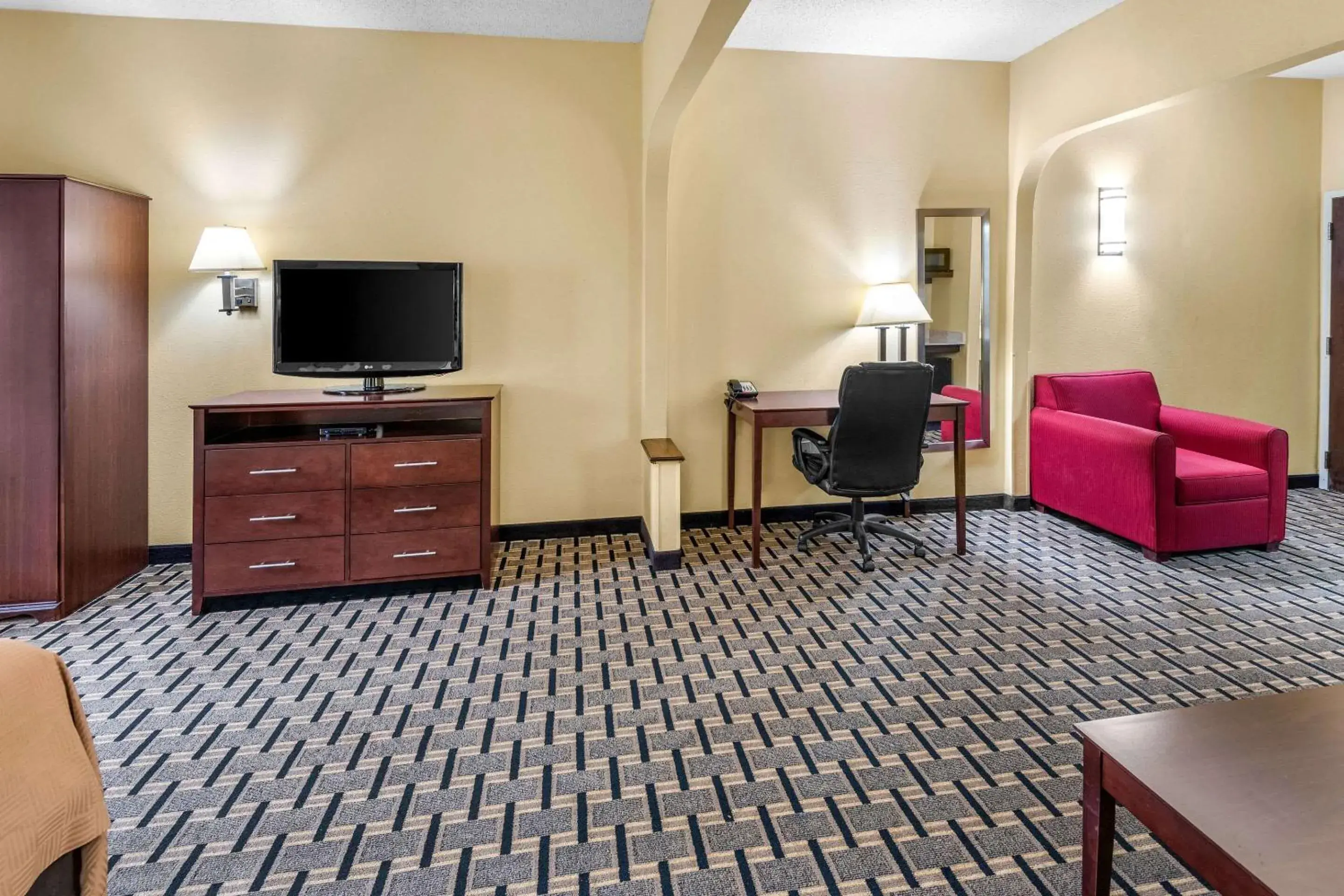 Bedroom in Clarion Inn & Suites Indianapolis Northwest Bedroom in Clarion Inn & Suites Indianapolis Northwest