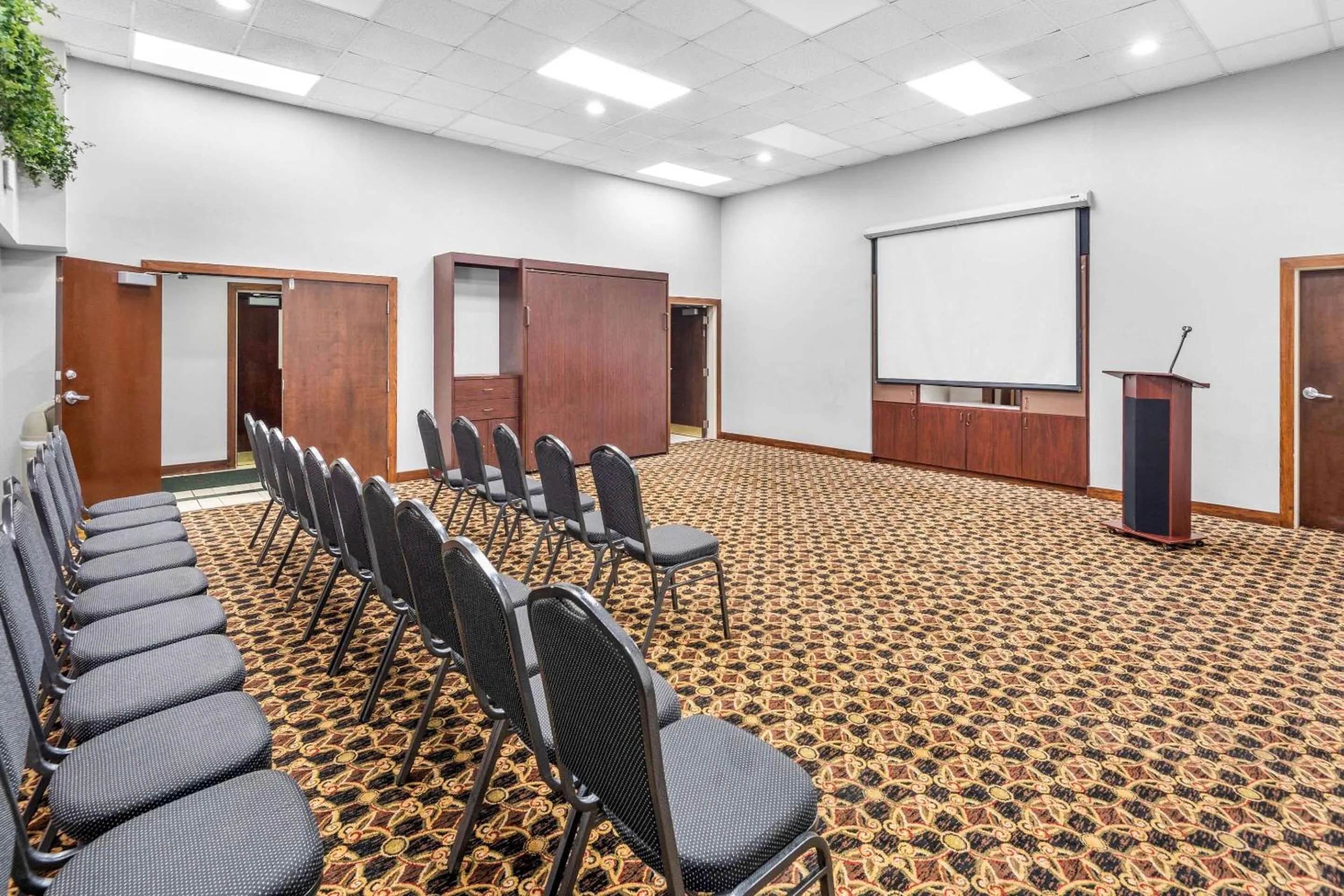 Meeting/conference room in Clarion Inn & Suites Indianapolis Northwest