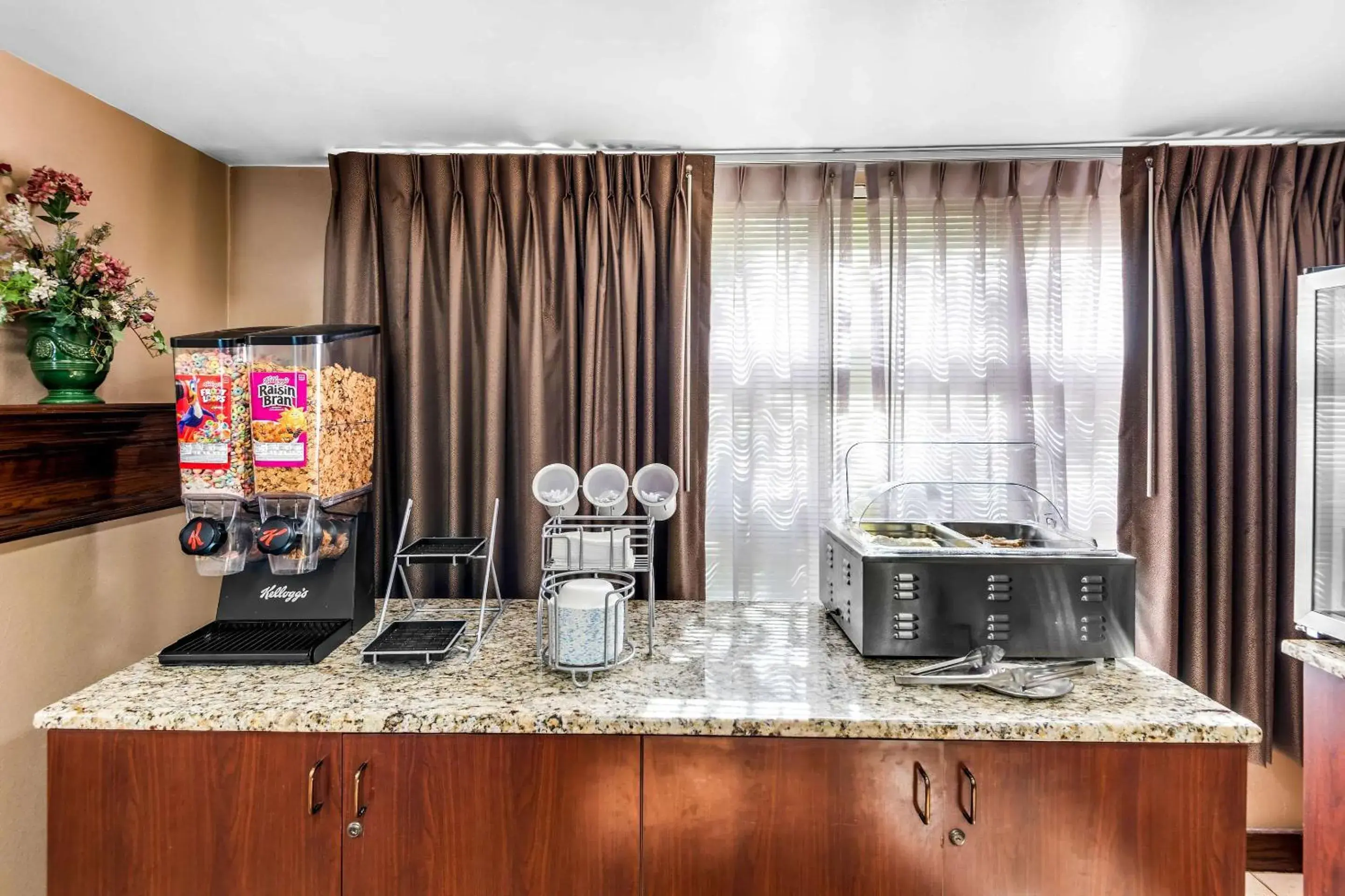 Breakfast in Clarion Inn & Suites Indianapolis Northwest Breakfast in Clarion Inn & Suites Indianapolis Northwest