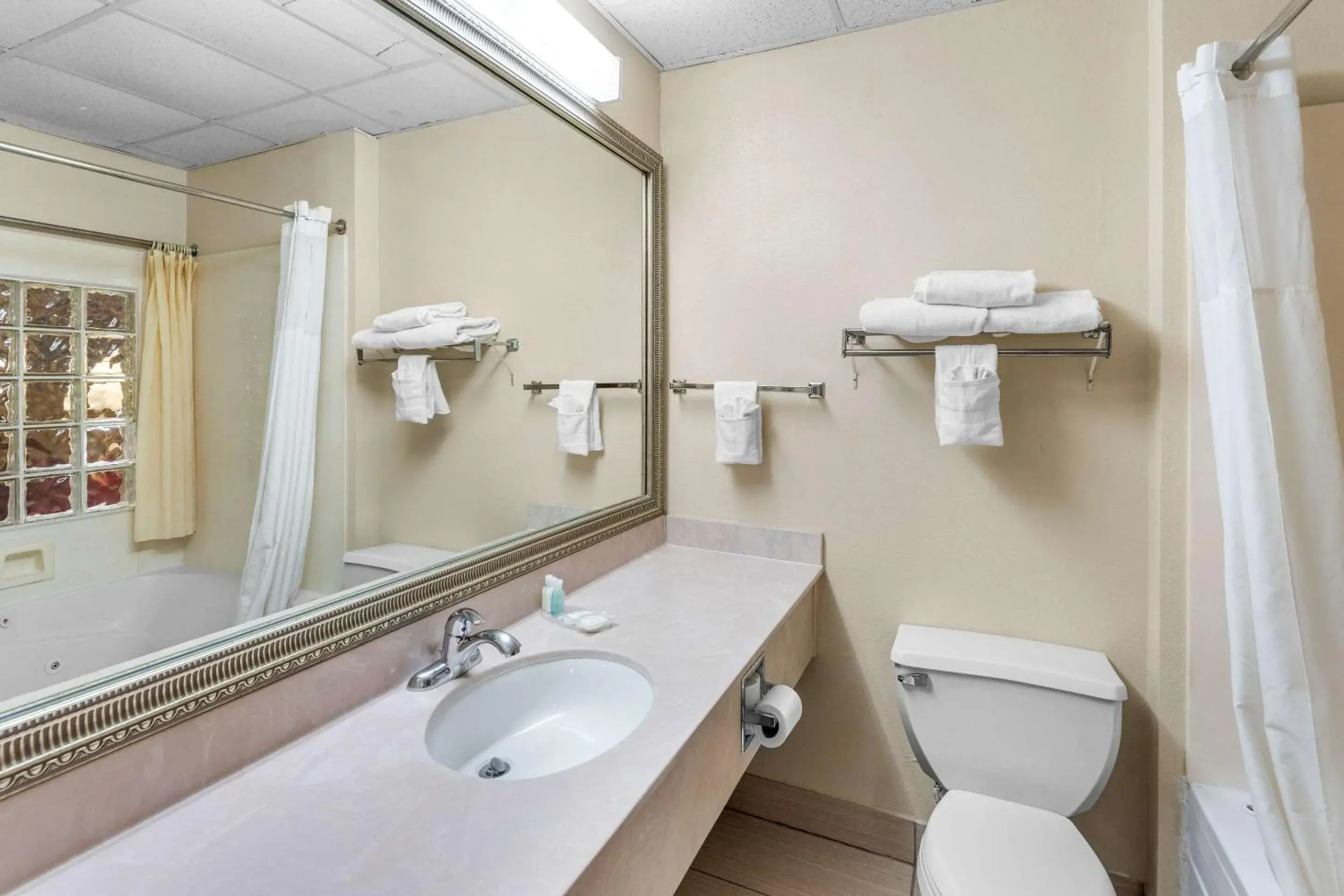 Bedroom in Clarion Inn & Suites Indianapolis Northwest Bedroom in Clarion Inn & Suites Indianapolis Northwest