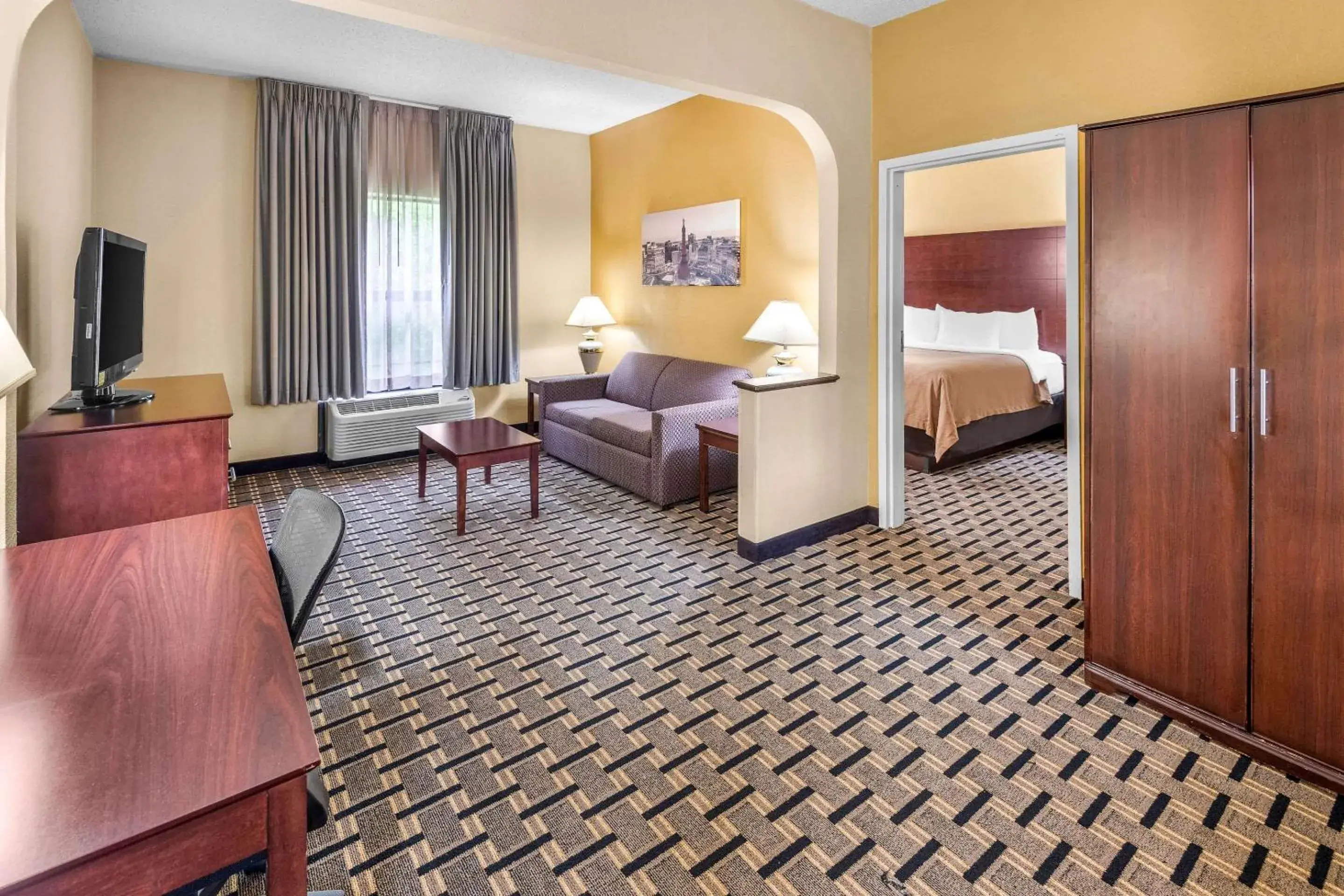 Bedroom, Bed in Clarion Inn & Suites Indianapolis Northwest Bedroom, Bed in Clarion Inn & Suites Indianapolis Northwest