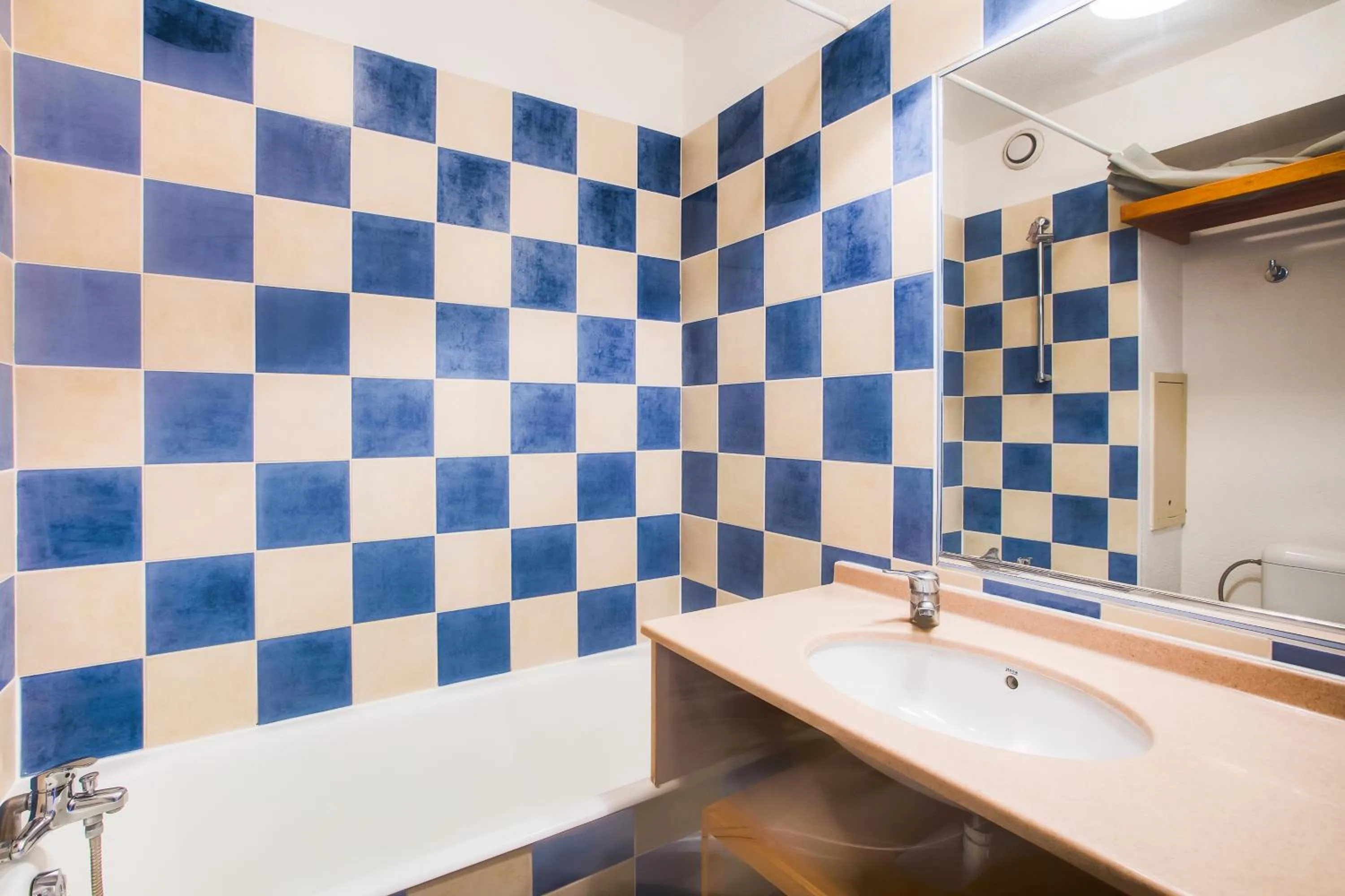 Bathroom in Residence Hyeres Parc - maeva Home