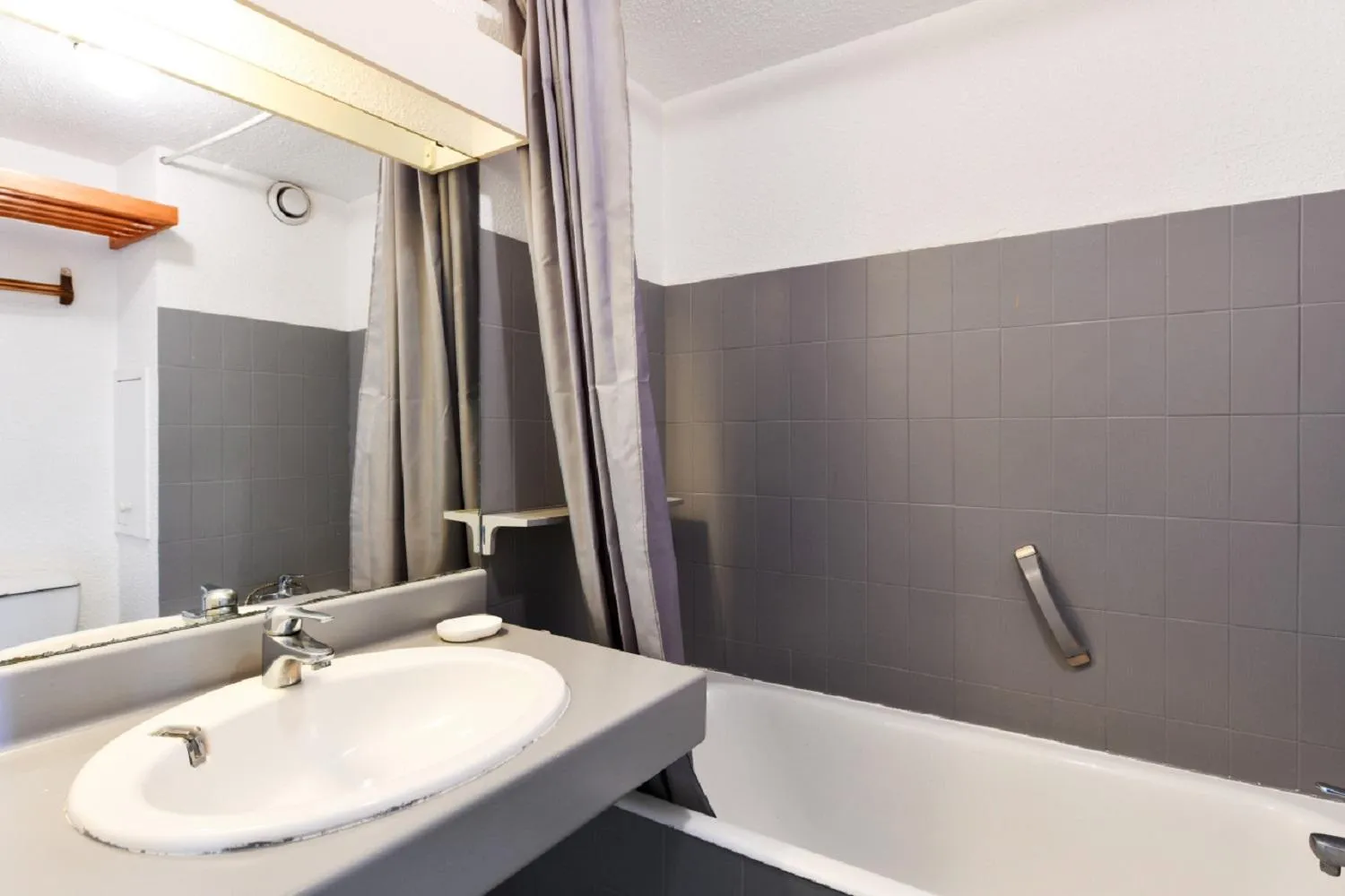 Bathroom in Residence Hyeres Parc - maeva Home