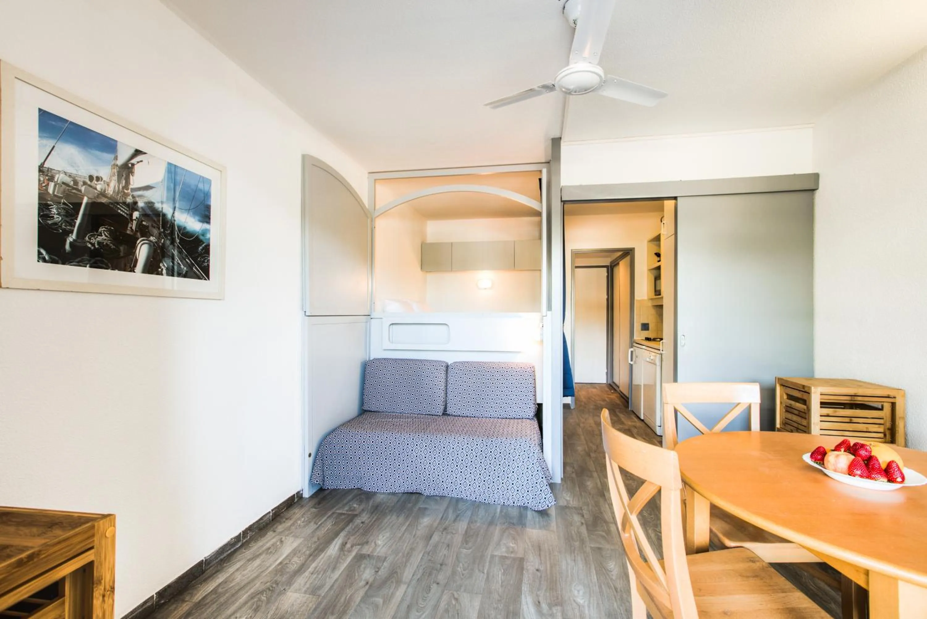 Kitchen or kitchenette, Bed in Residence Hyeres Parc - maeva Home