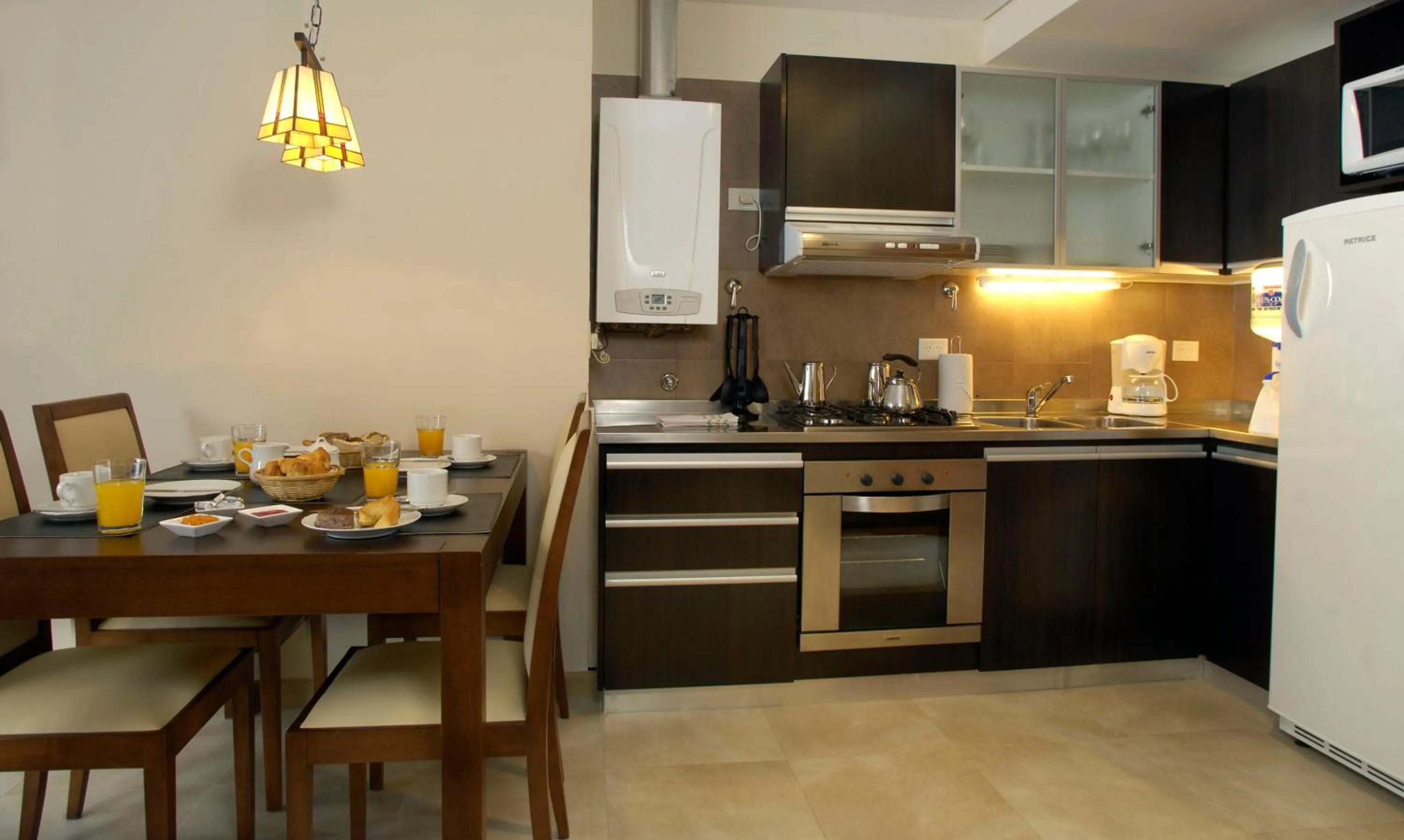 Kitchen or kitchenette in Village Condo