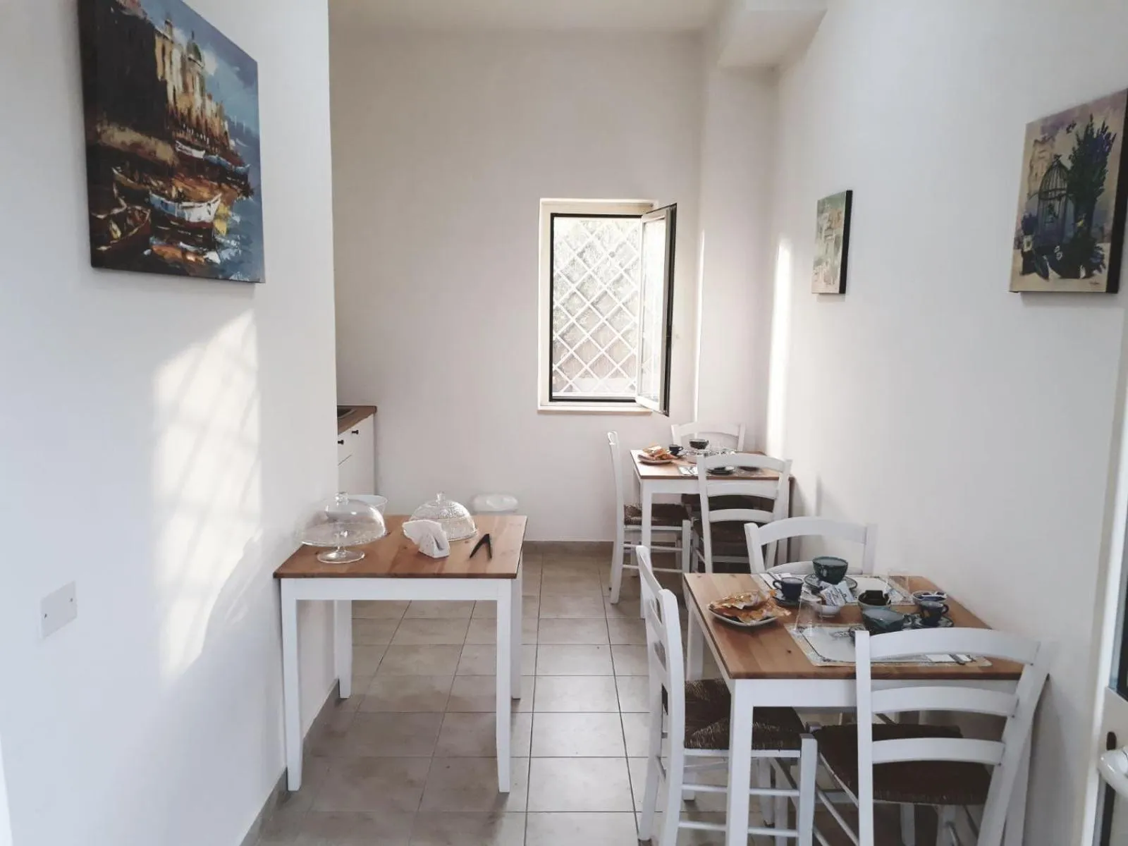 Food and drinks in Villa Theresa