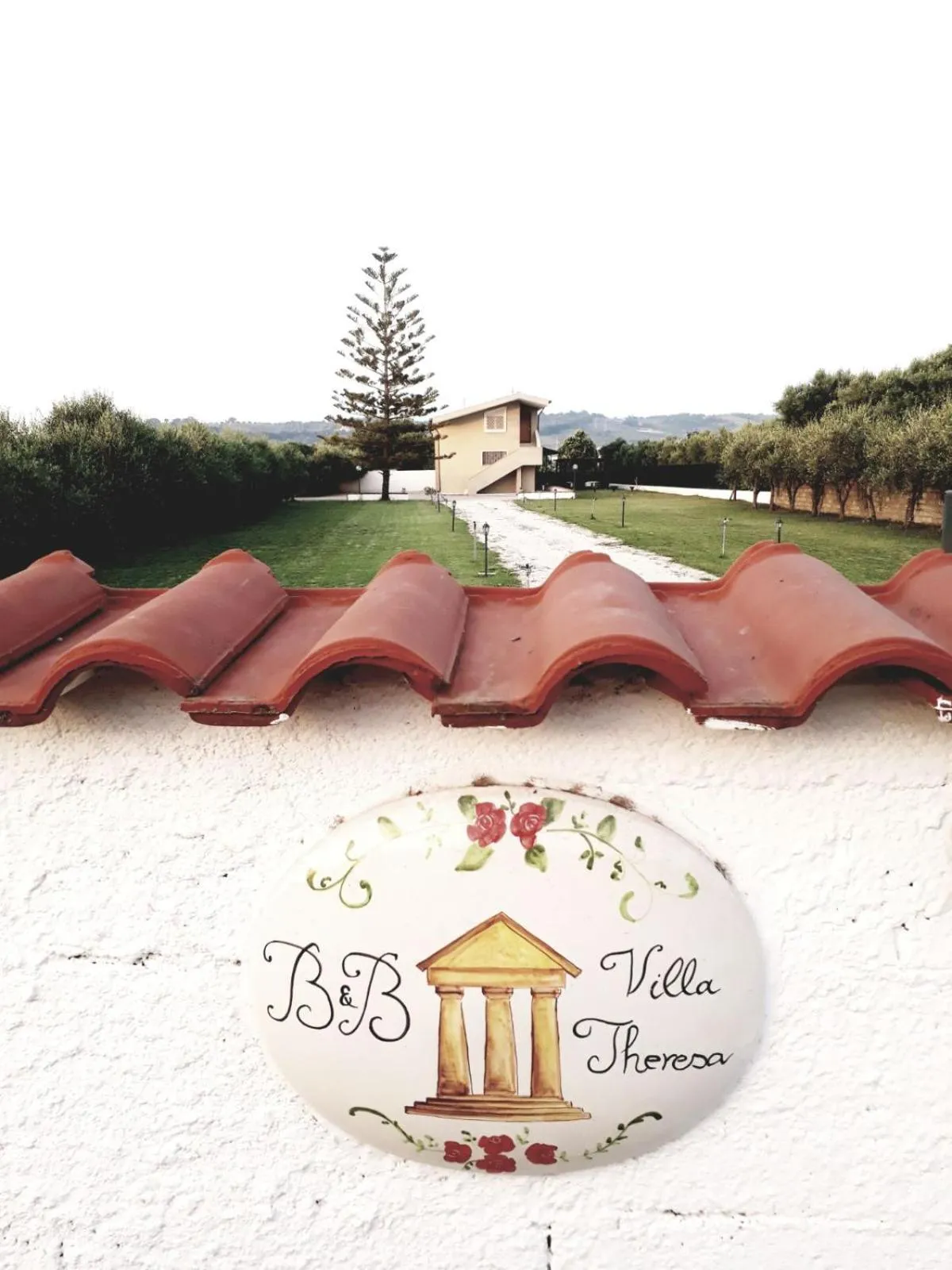 Facade/entrance in Villa Theresa