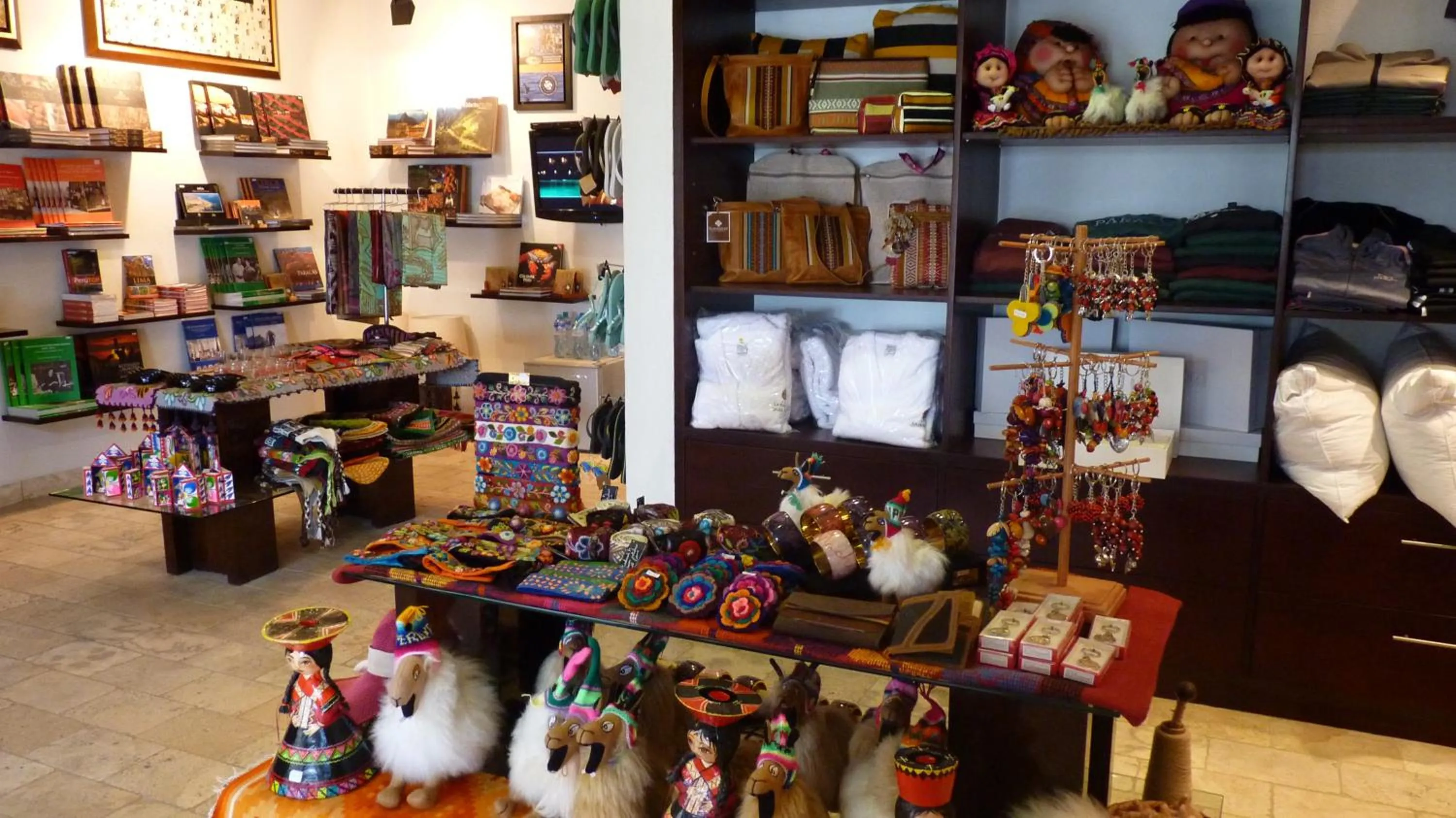 On-site shops in La Hacienda Bahia Paracas