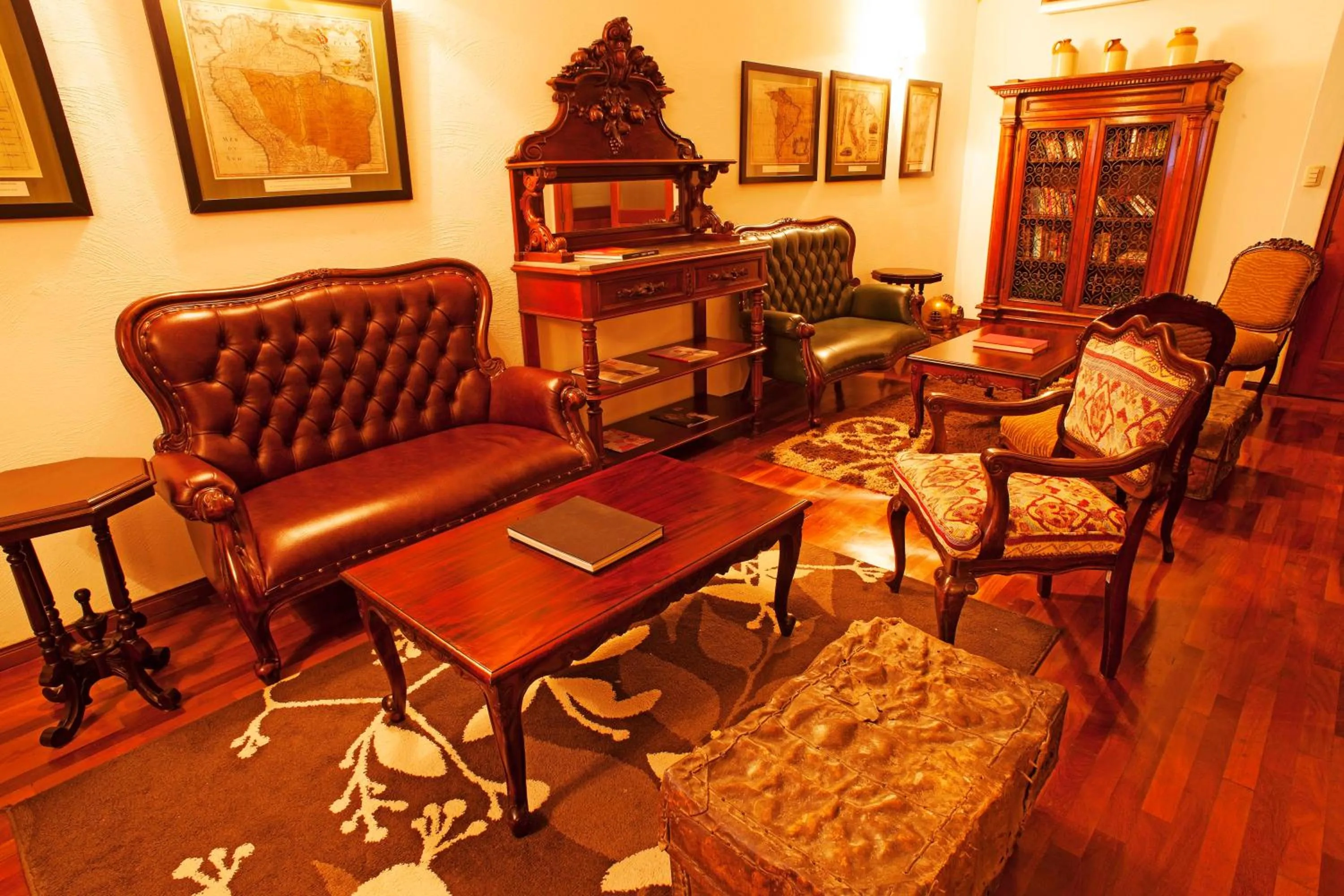 Library in La Hacienda Bahia Paracas