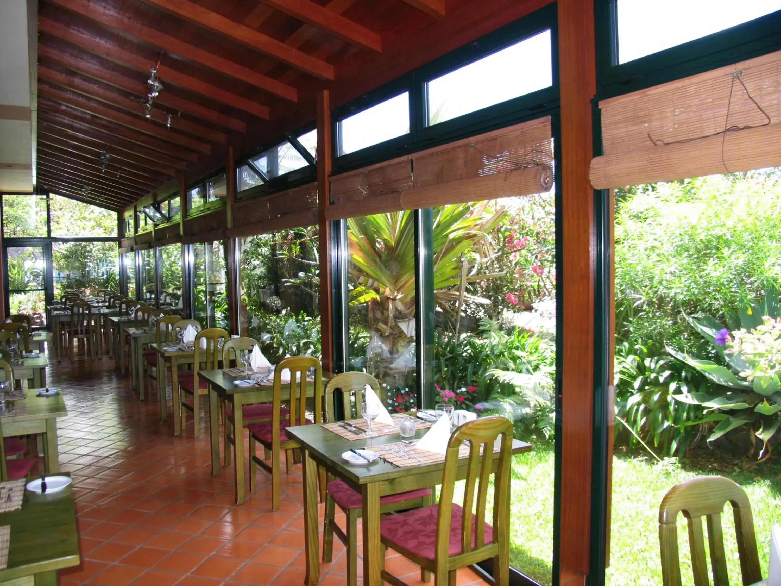 Restaurant/places to eat in Hotel Jardim Atlantico Restaurant/places to eat in Hotel Jardim Atlantico