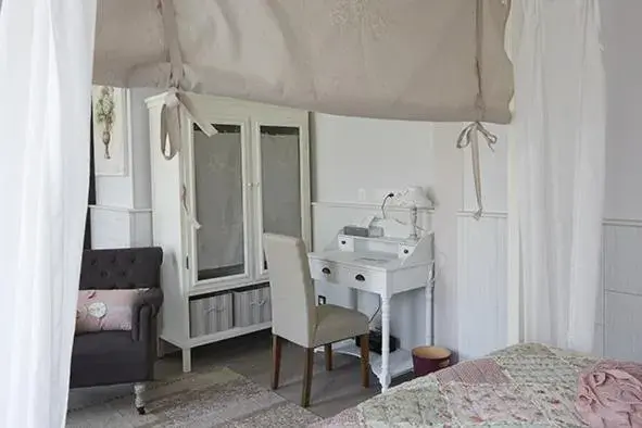 Photo of the whole room in The Originals Hôtel Le Cise Restaurant Chambres et Suites Photo of the whole room in The Originals Hôtel Le Cise Restaurant Chambres et Suites