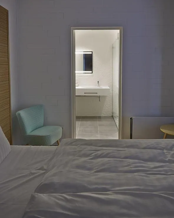 Bed in The Originals Hôtel Le Cise Restaurant Chambres et Suites