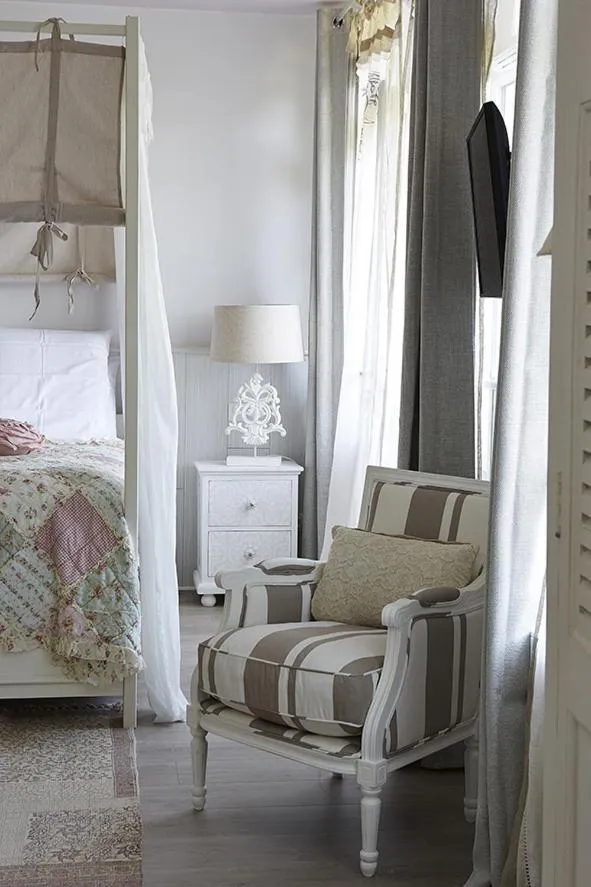 Bed in The Originals Hôtel Le Cise Restaurant Chambres et Suites