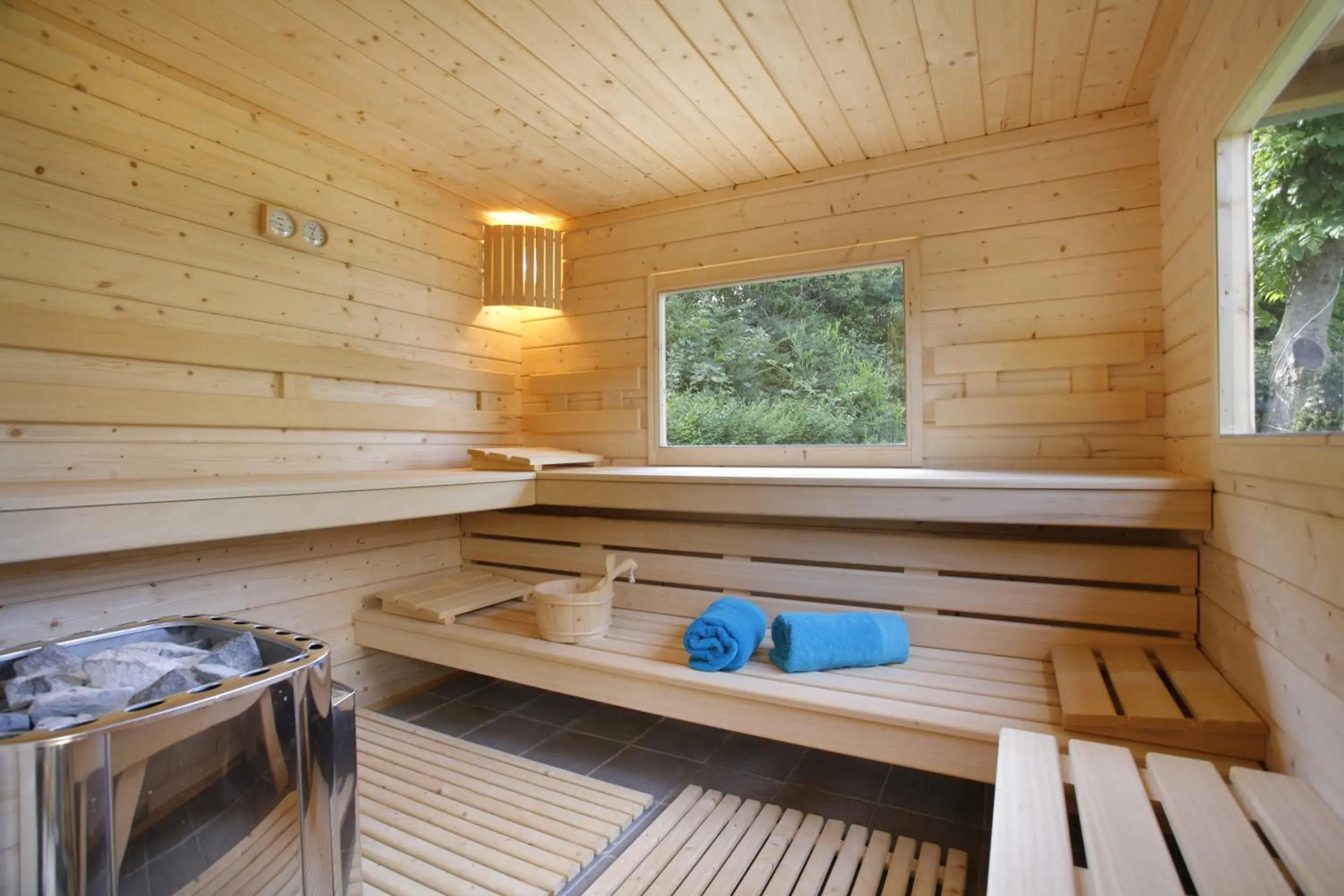 Sauna in The Originals Hôtel Le Cise Restaurant Chambres et Suites Sauna in The Originals Hôtel Le Cise Restaurant Chambres et Suites