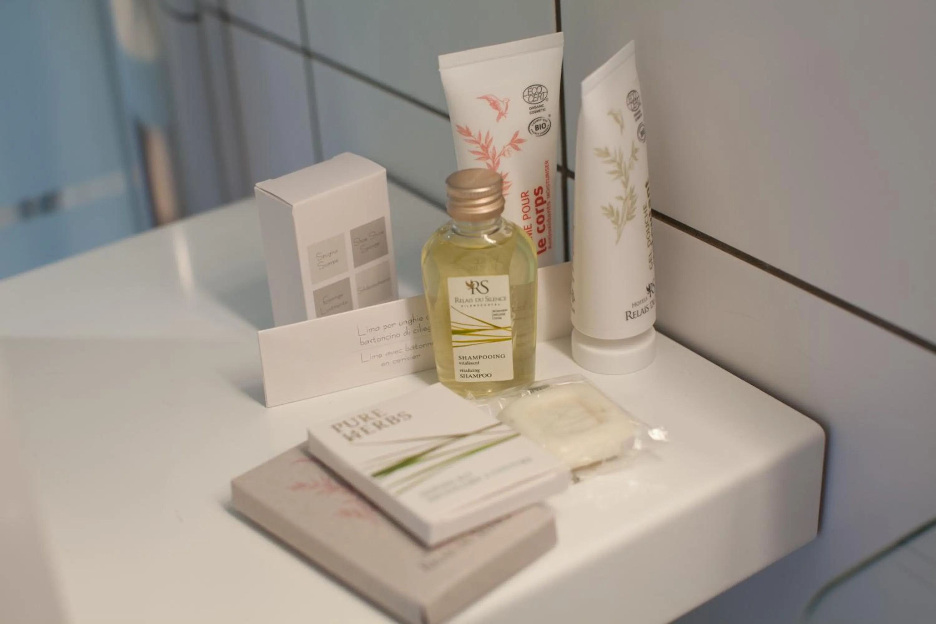 Bathroom in The Originals Hôtel Le Cise Restaurant Chambres et Suites