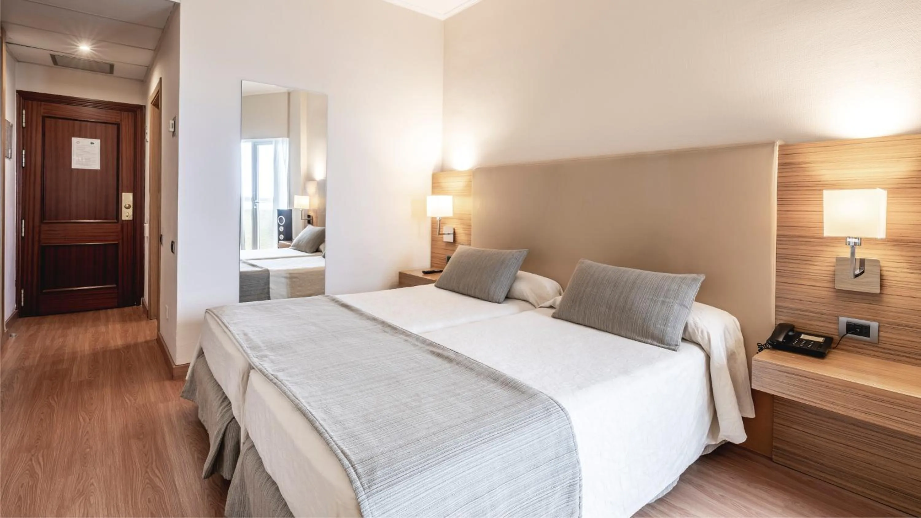 Photo of the whole room, Bed in Be Live Adults Only Tenerife