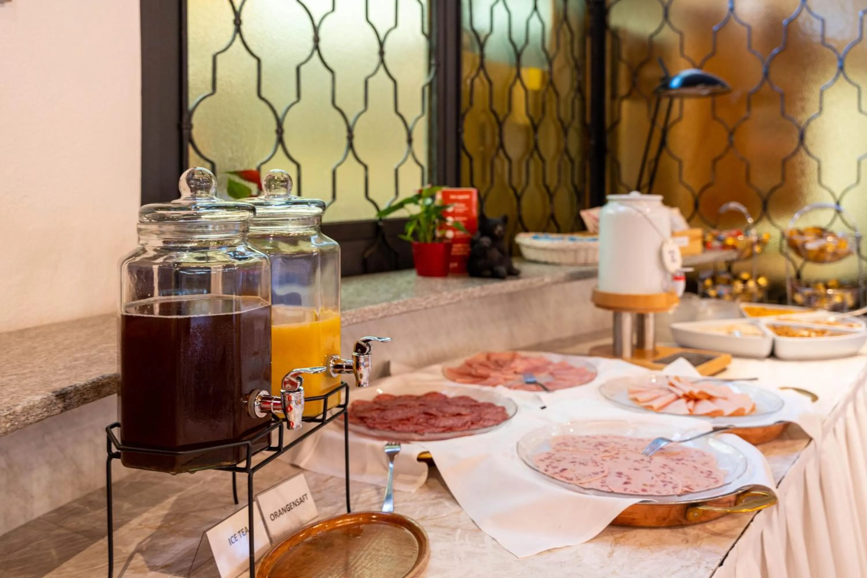 Breakfast in Hotel Bären