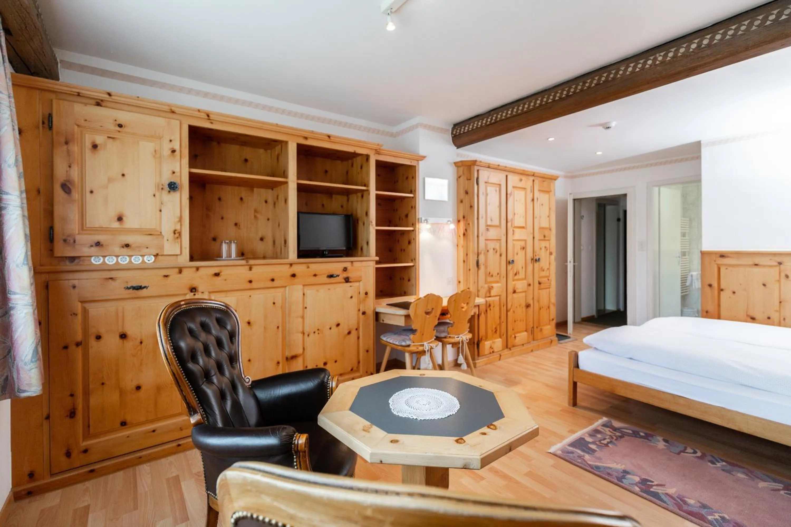 Seating area, Bed in Hotel Bären