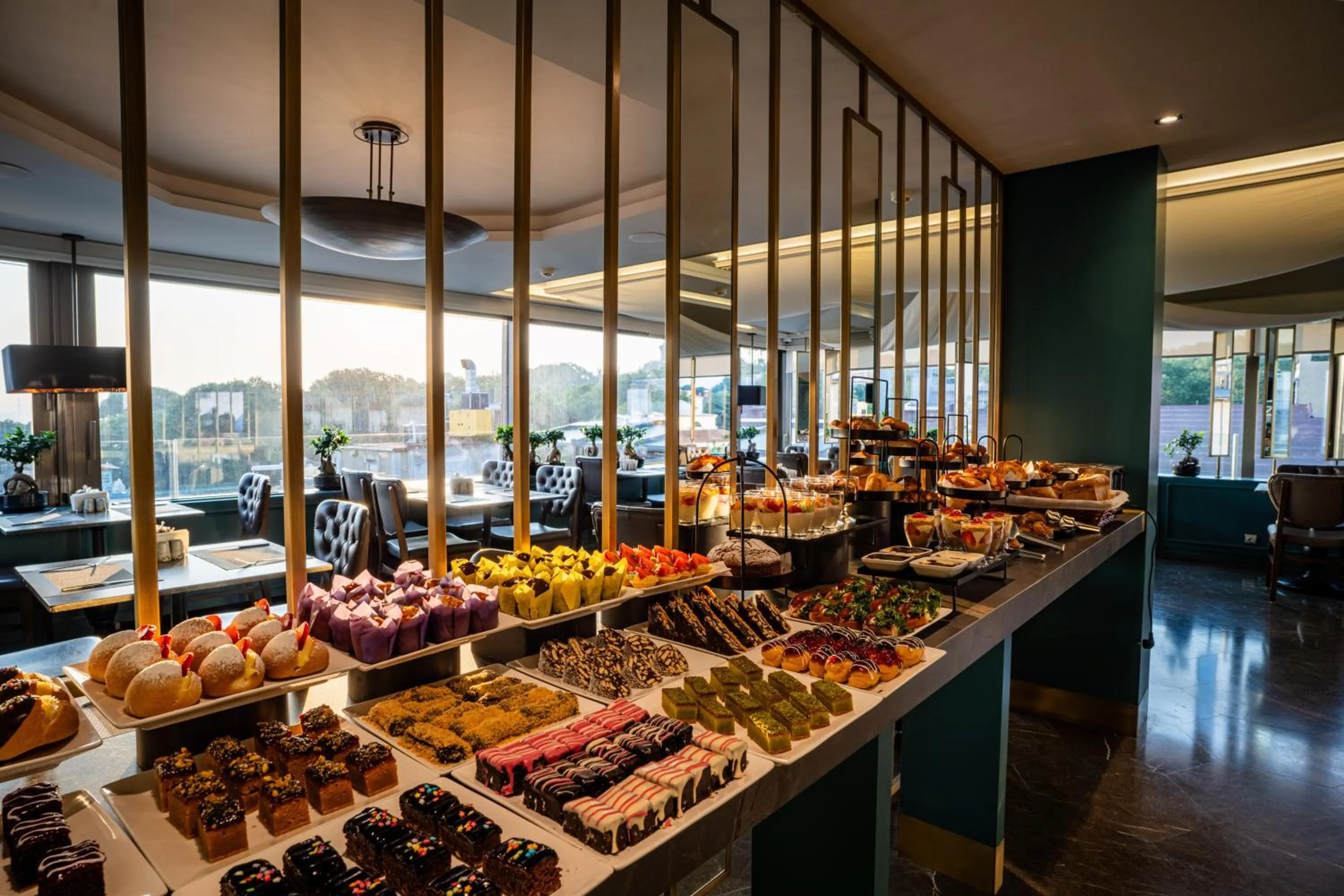 Restaurant/places to eat in Hotel Sultania Boutique Class