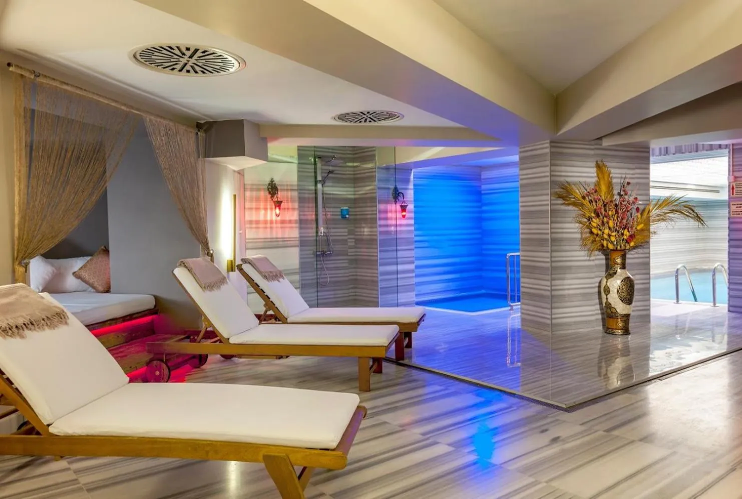 Swimming pool in Hotel Sultania Boutique Class