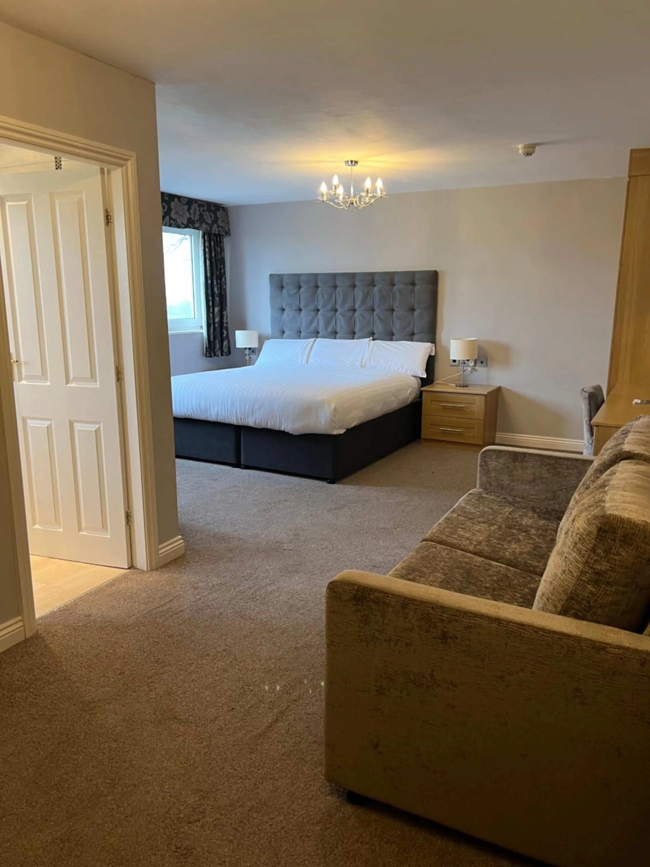 Bathroom, Bed in Stirk House Hotel