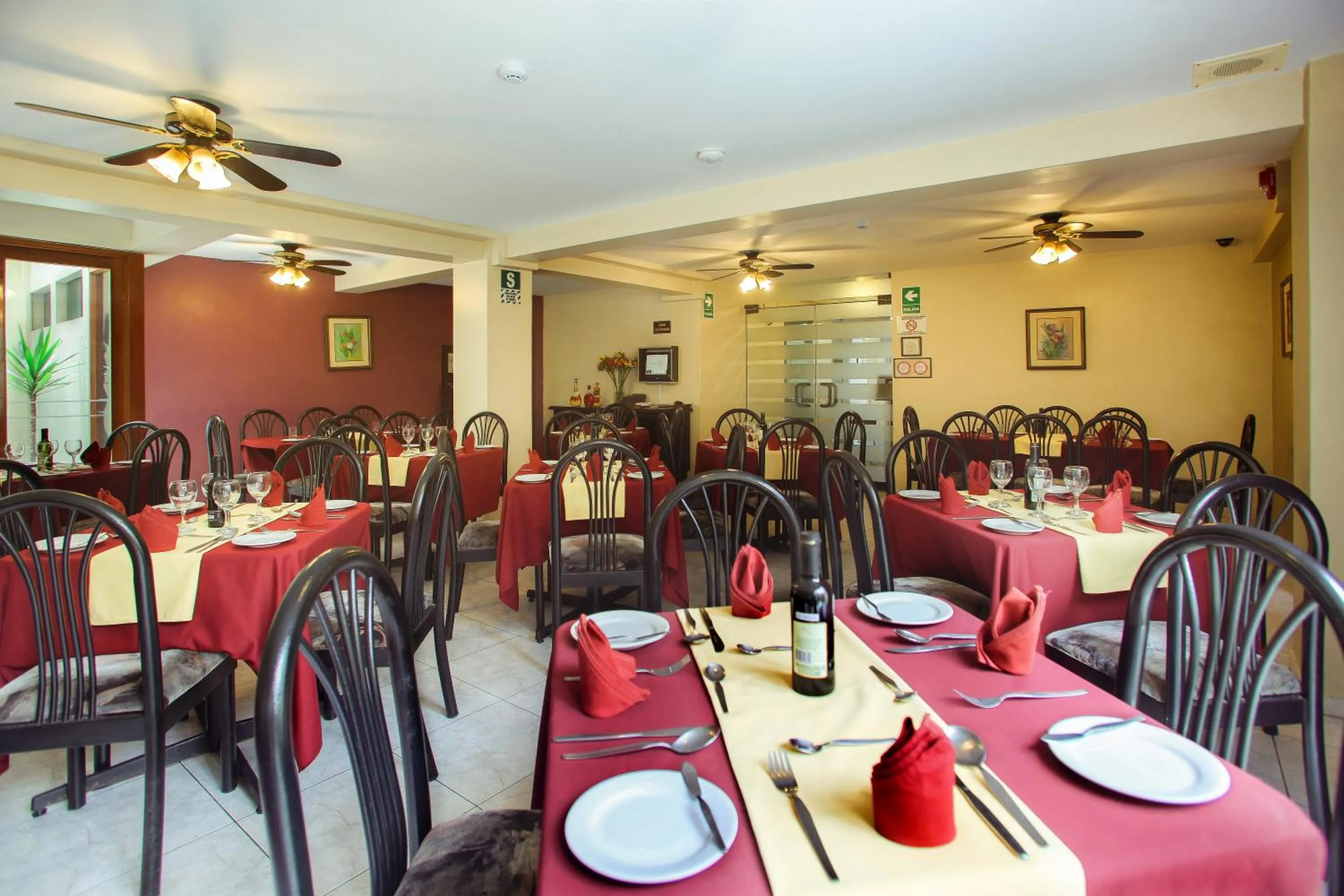 Restaurant/places to eat in Embajadores Hotel