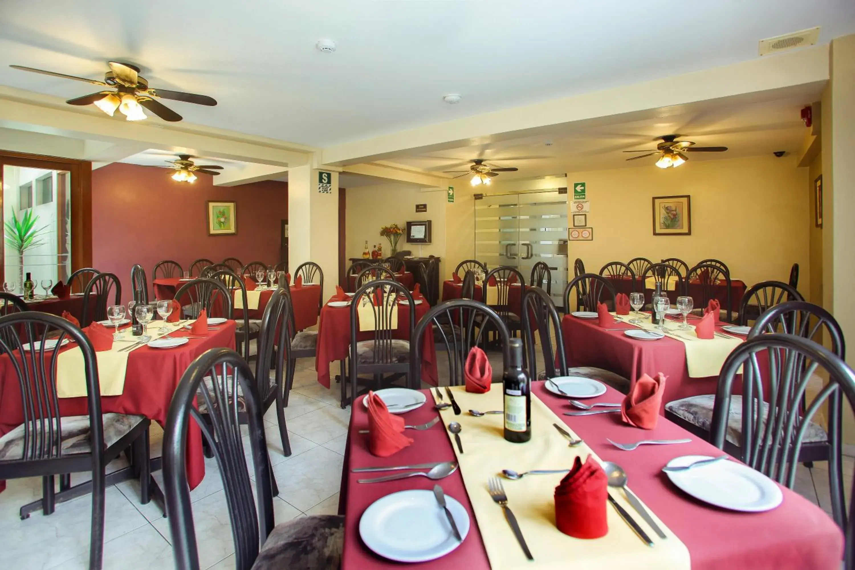 Restaurant/places to eat in Embajadores Hotel Restaurant/places to eat in Embajadores Hotel