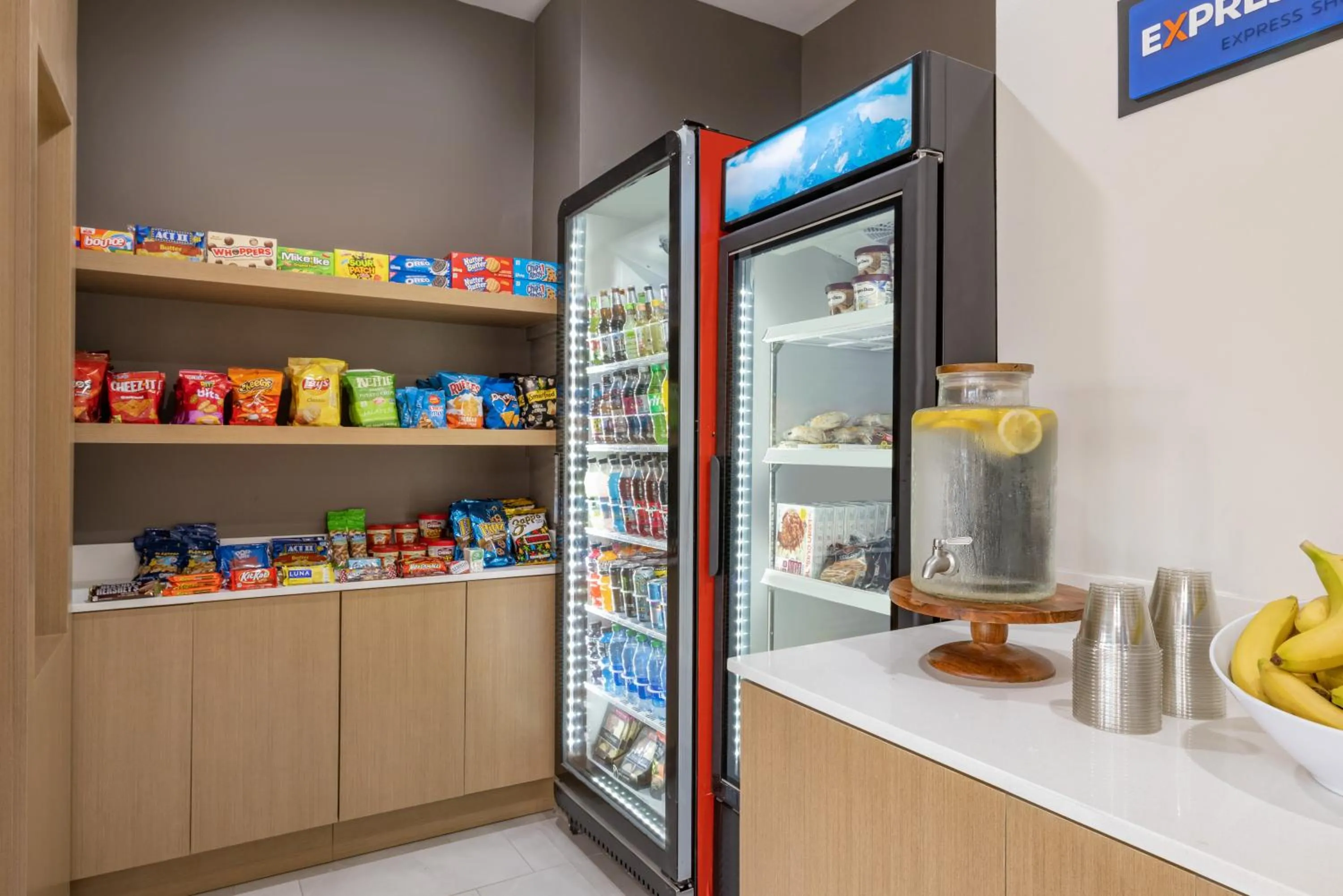 Lobby or reception in Holiday Inn Express & Suites Opelousas by IHG