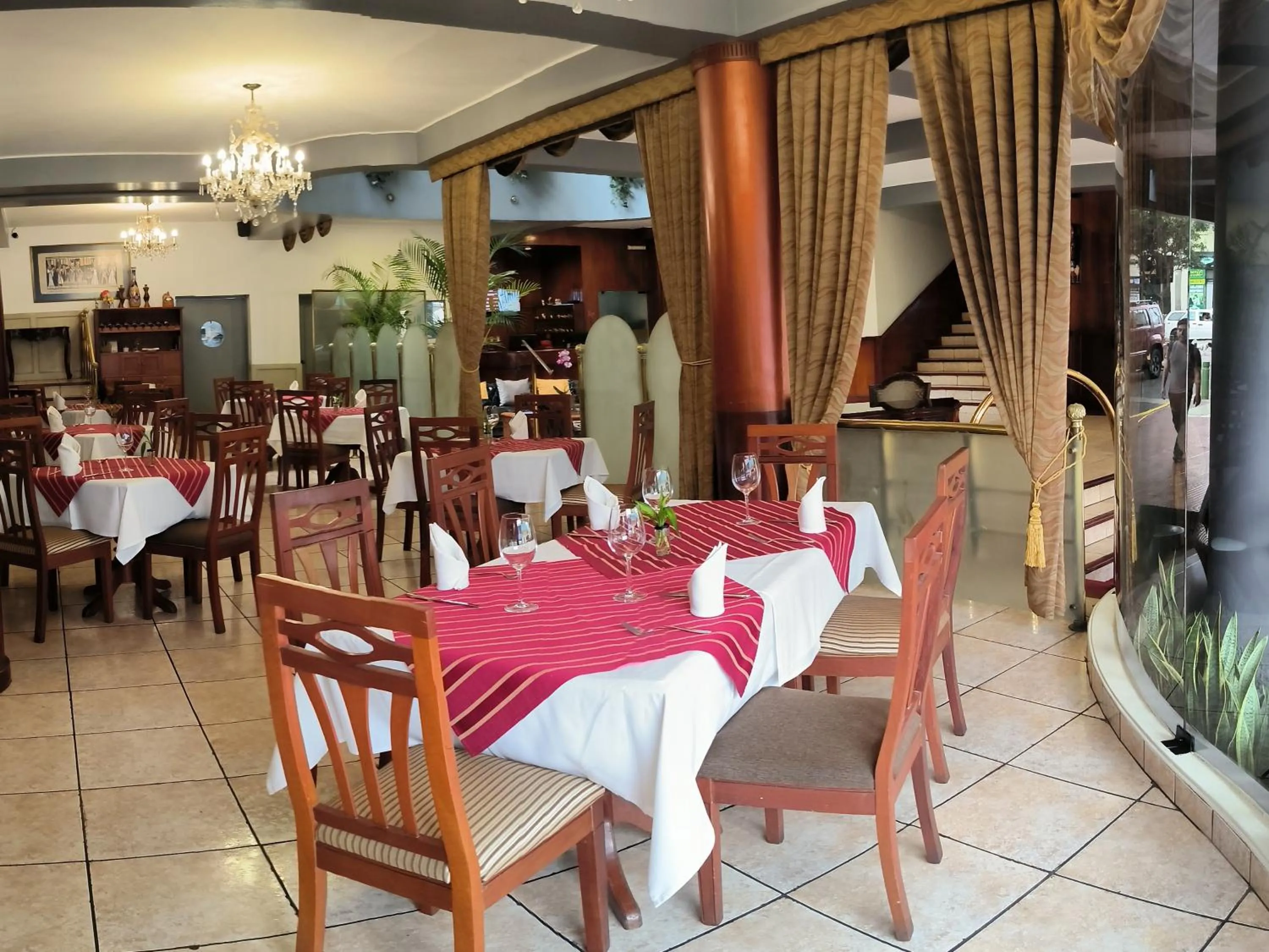 Restaurant/places to eat in Faraona Grand Hotel