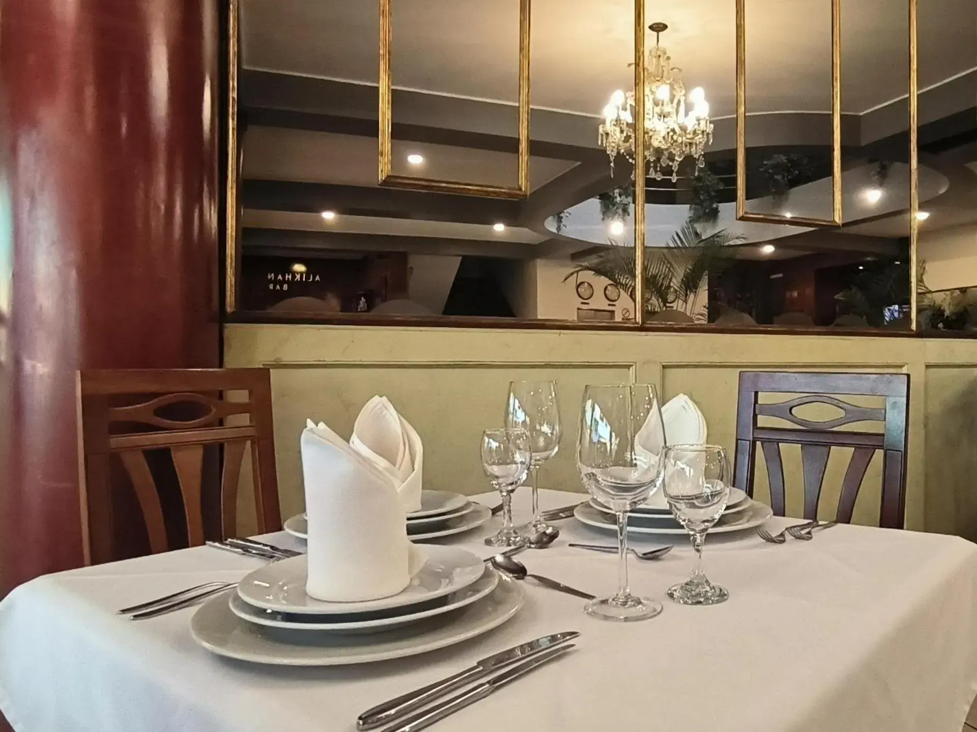 Restaurant/places to eat in Faraona Grand Hotel Restaurant/places to eat in Faraona Grand Hotel