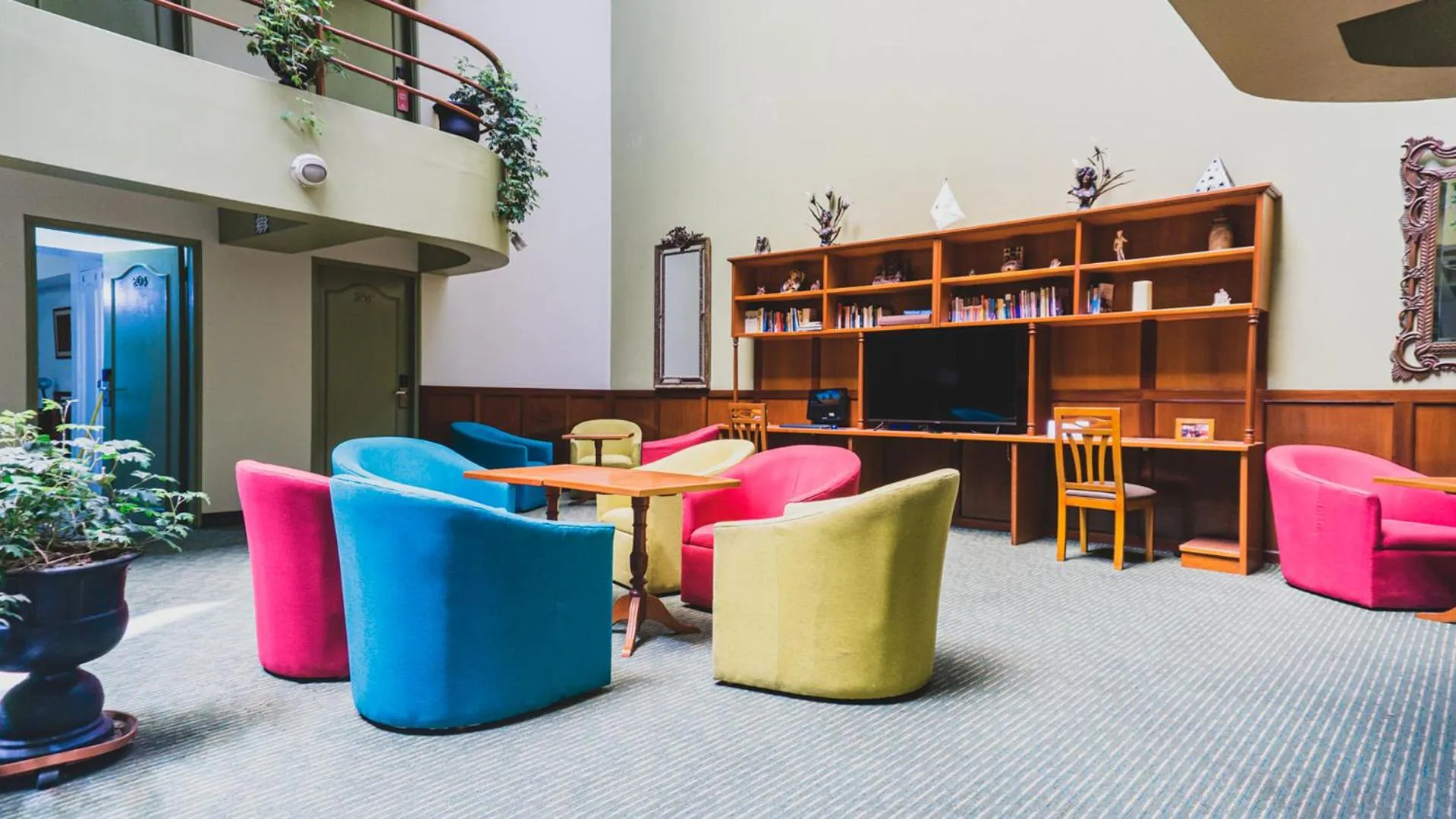 Communal lounge/ TV room in Faraona Grand Hotel