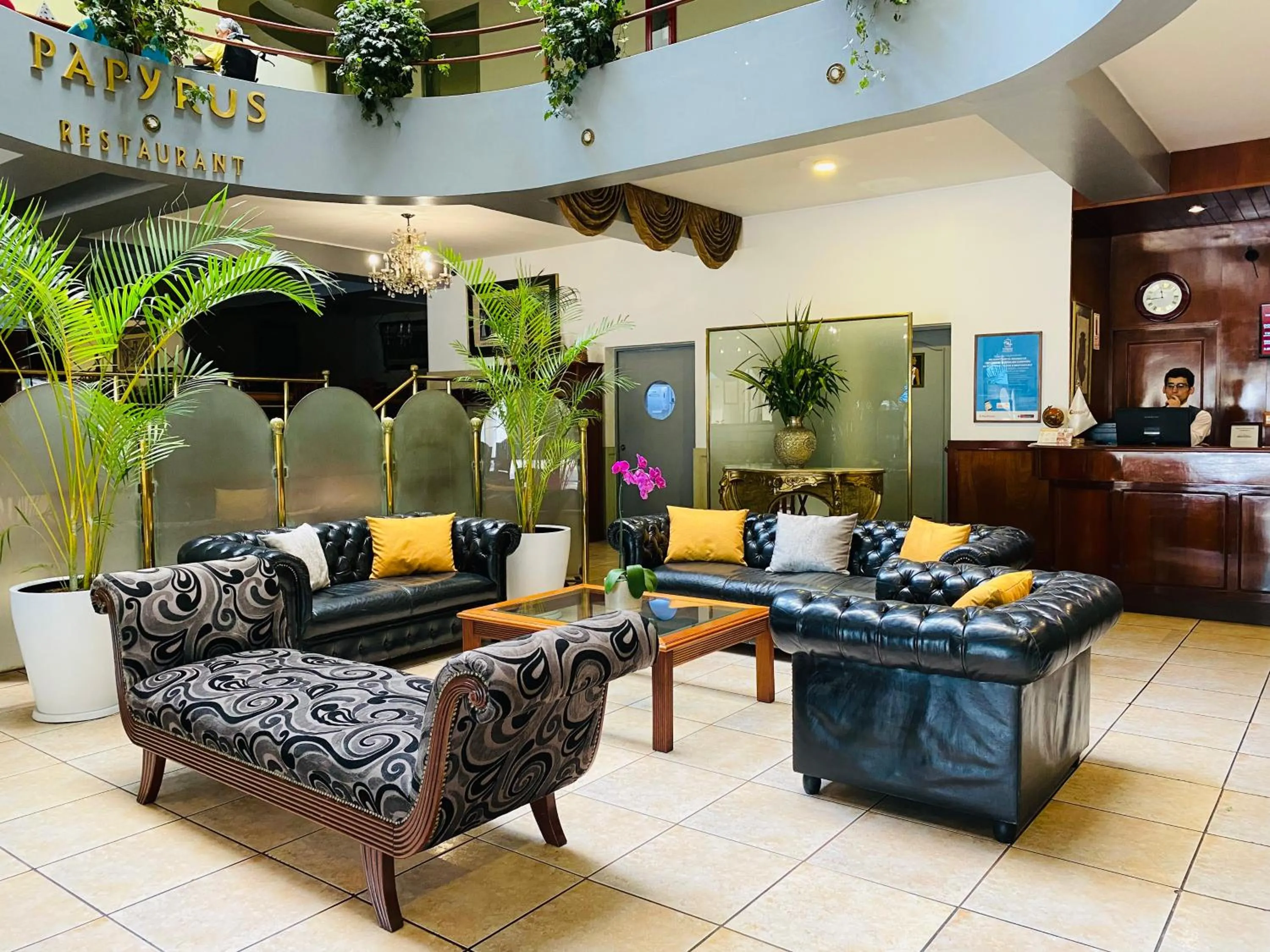 Living room in Faraona Grand Hotel