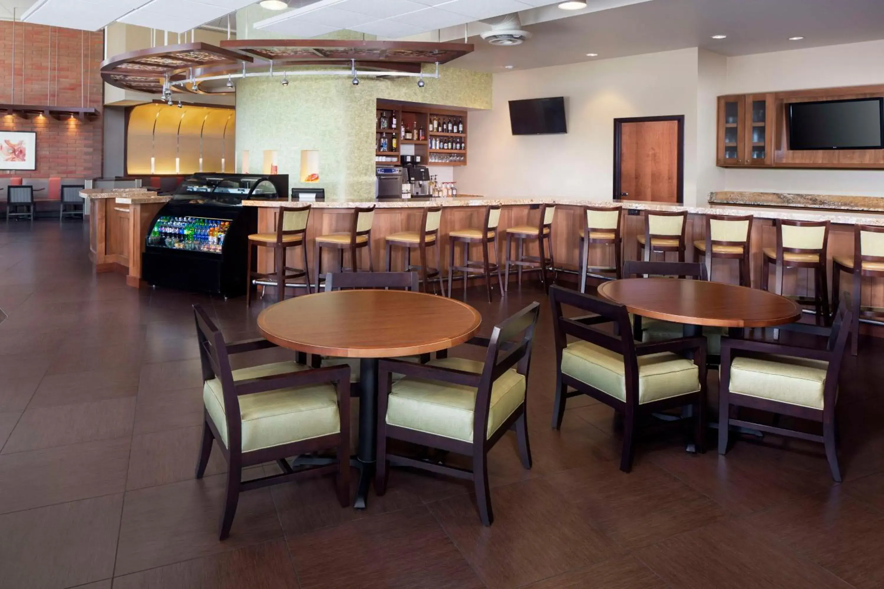 Lounge or bar in Hyatt Place Phoenix/ Mesa Lounge or bar in Hyatt Place Phoenix/ Mesa