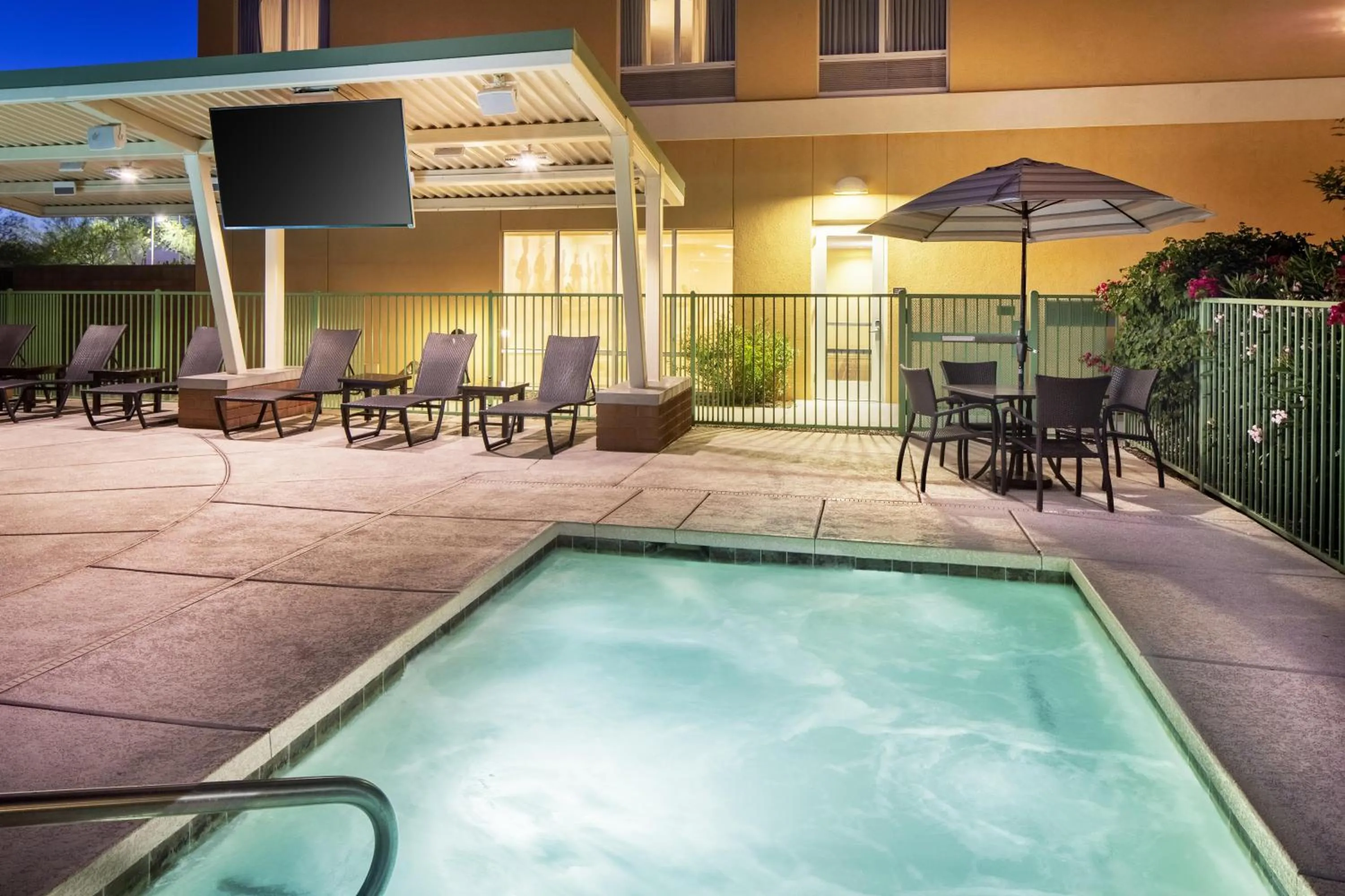 Swimming pool in Hyatt Place Phoenix/ Mesa