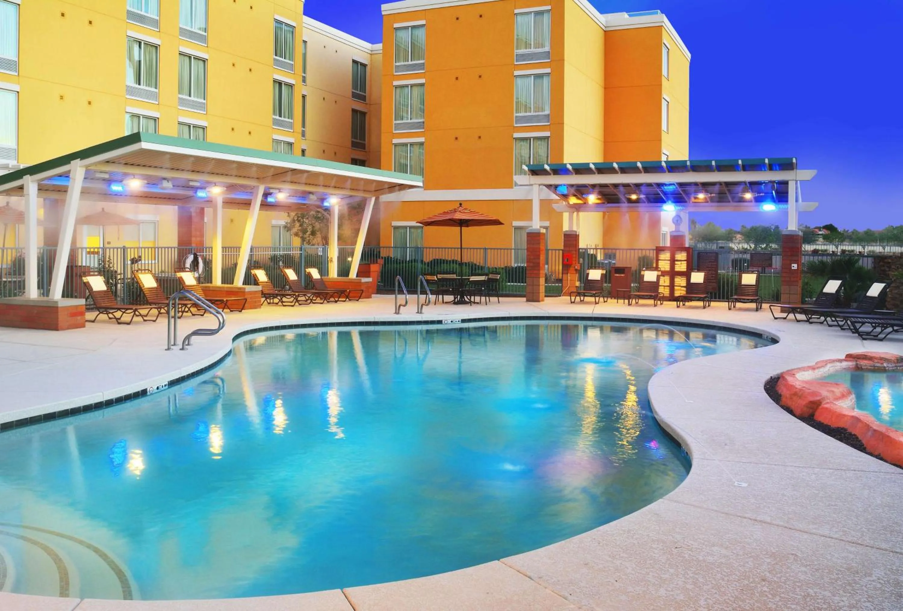 Swimming pool in Hyatt Place Phoenix/ Mesa