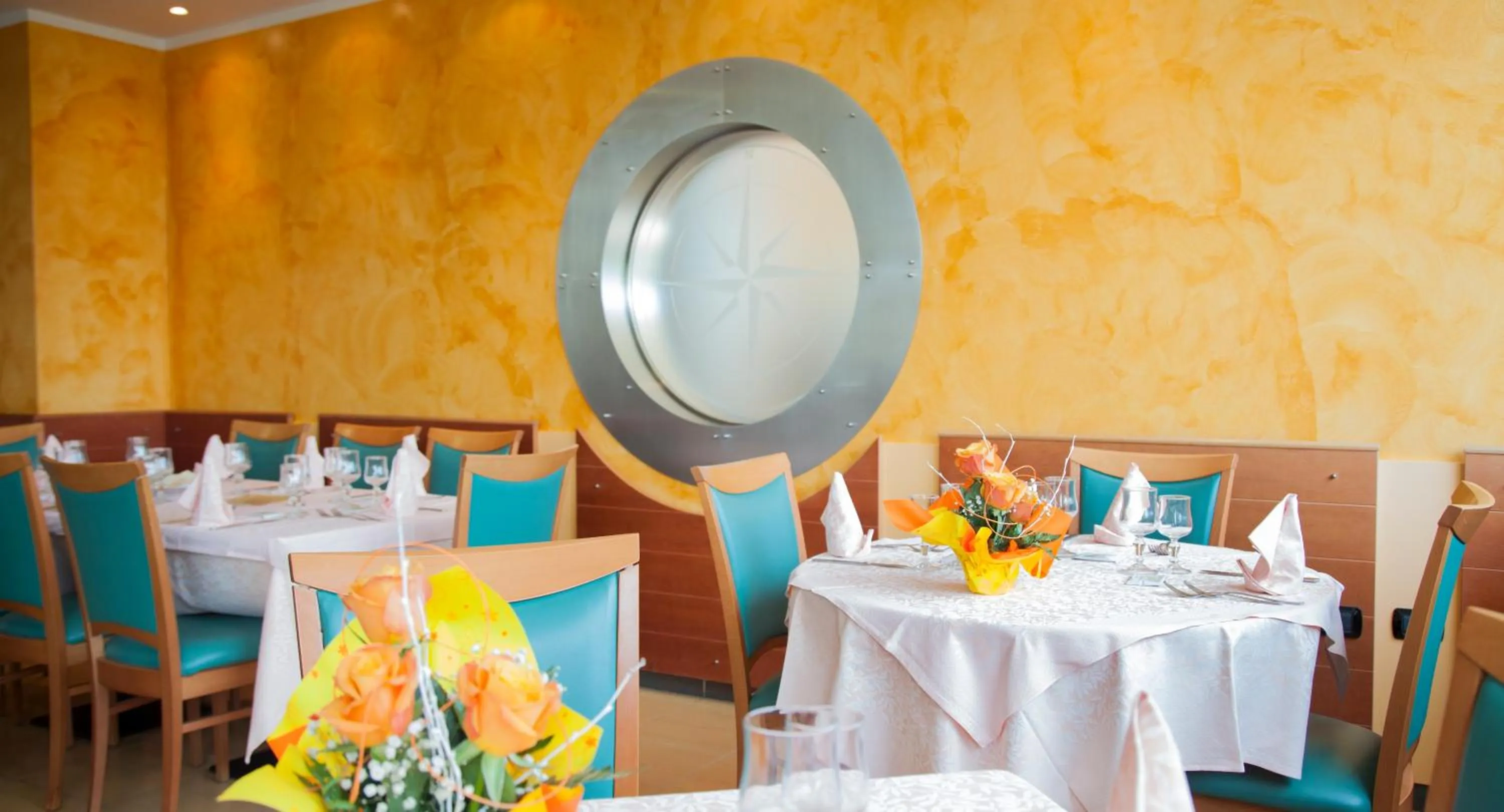 Restaurant/places to eat in Hotel Atlas