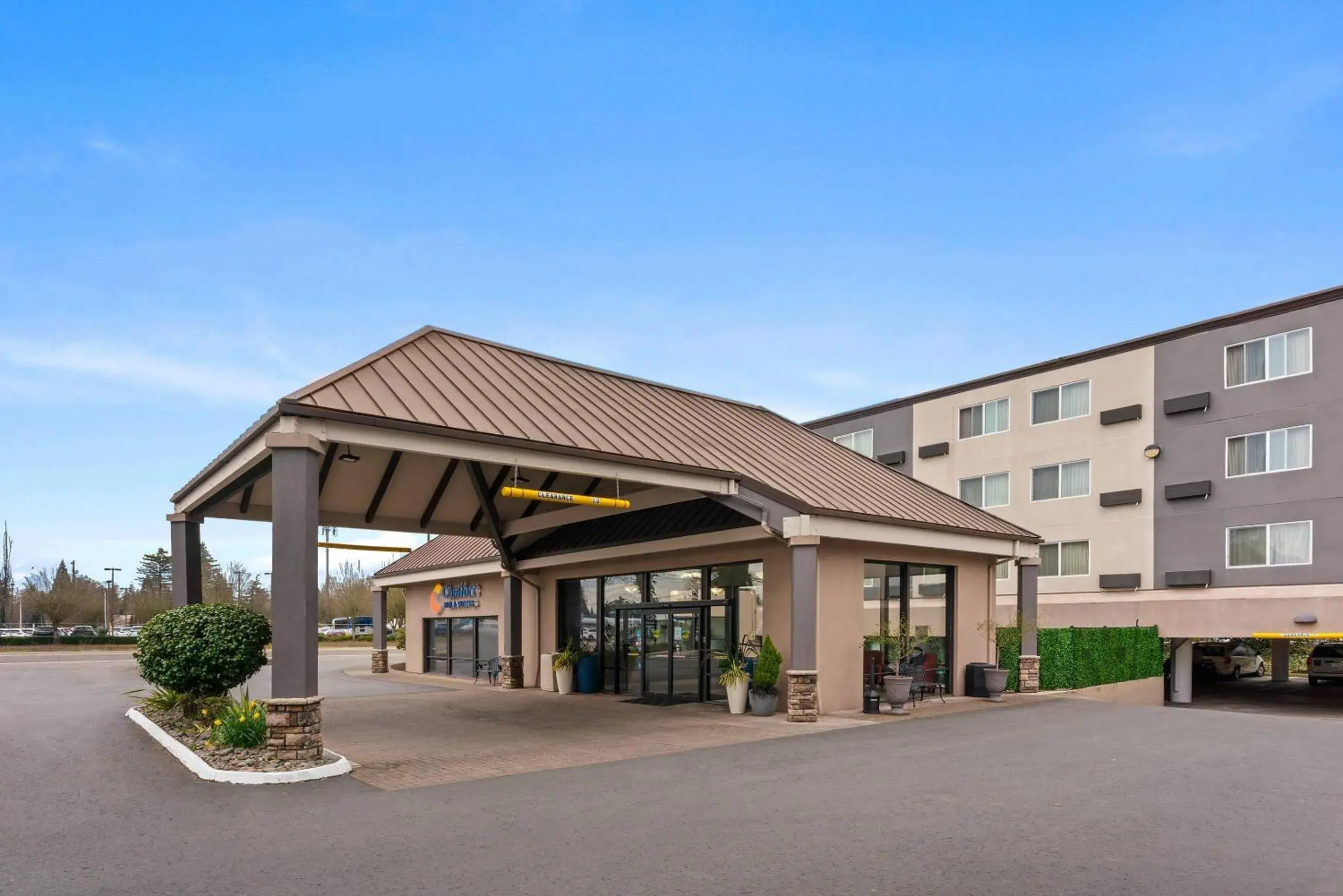 Property building in Comfort Inn & Suites Beaverton - Portland West Property building in Comfort Inn & Suites Beaverton - Portland West