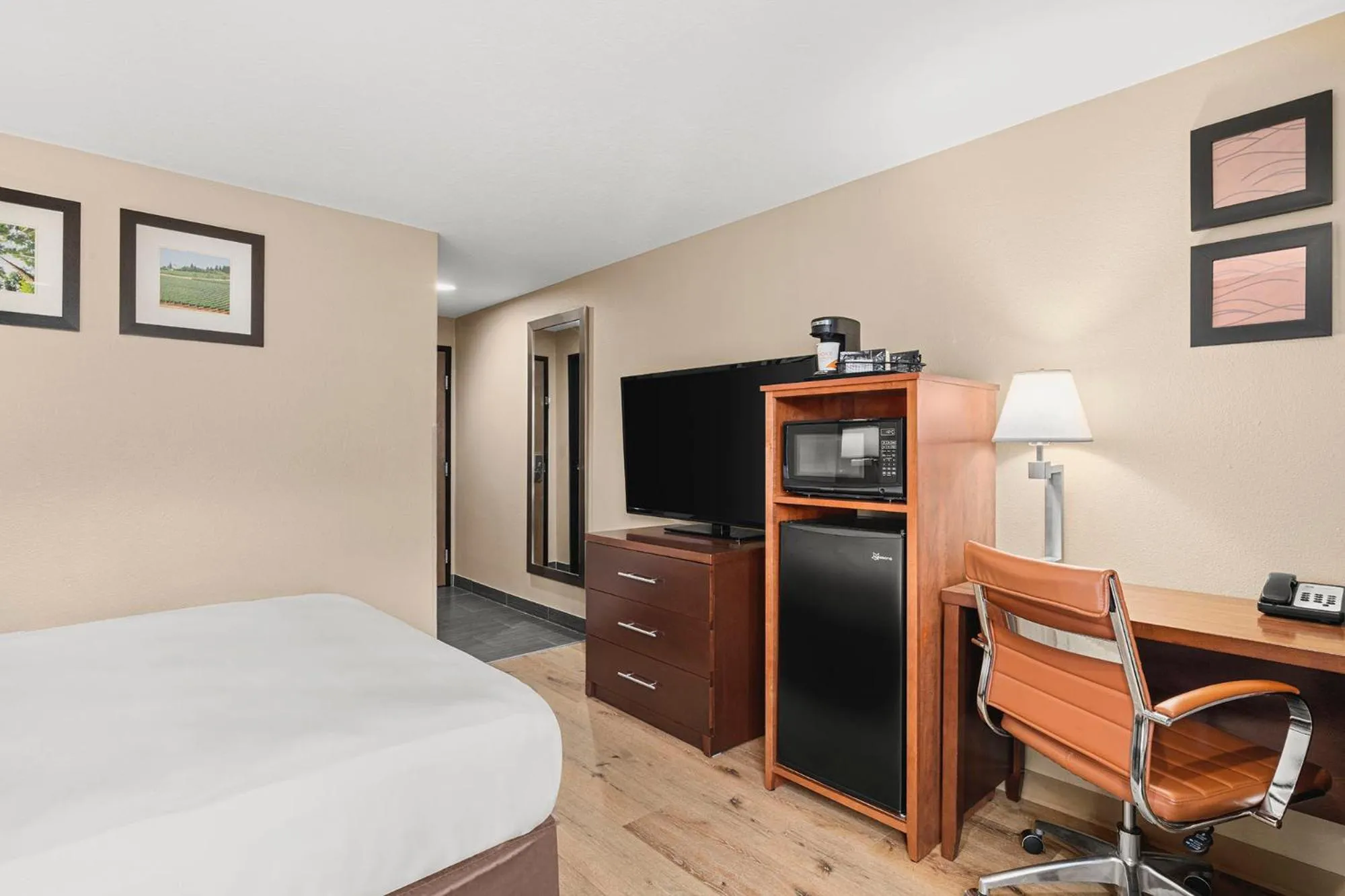 Bed in Comfort Inn & Suites Beaverton - Portland West